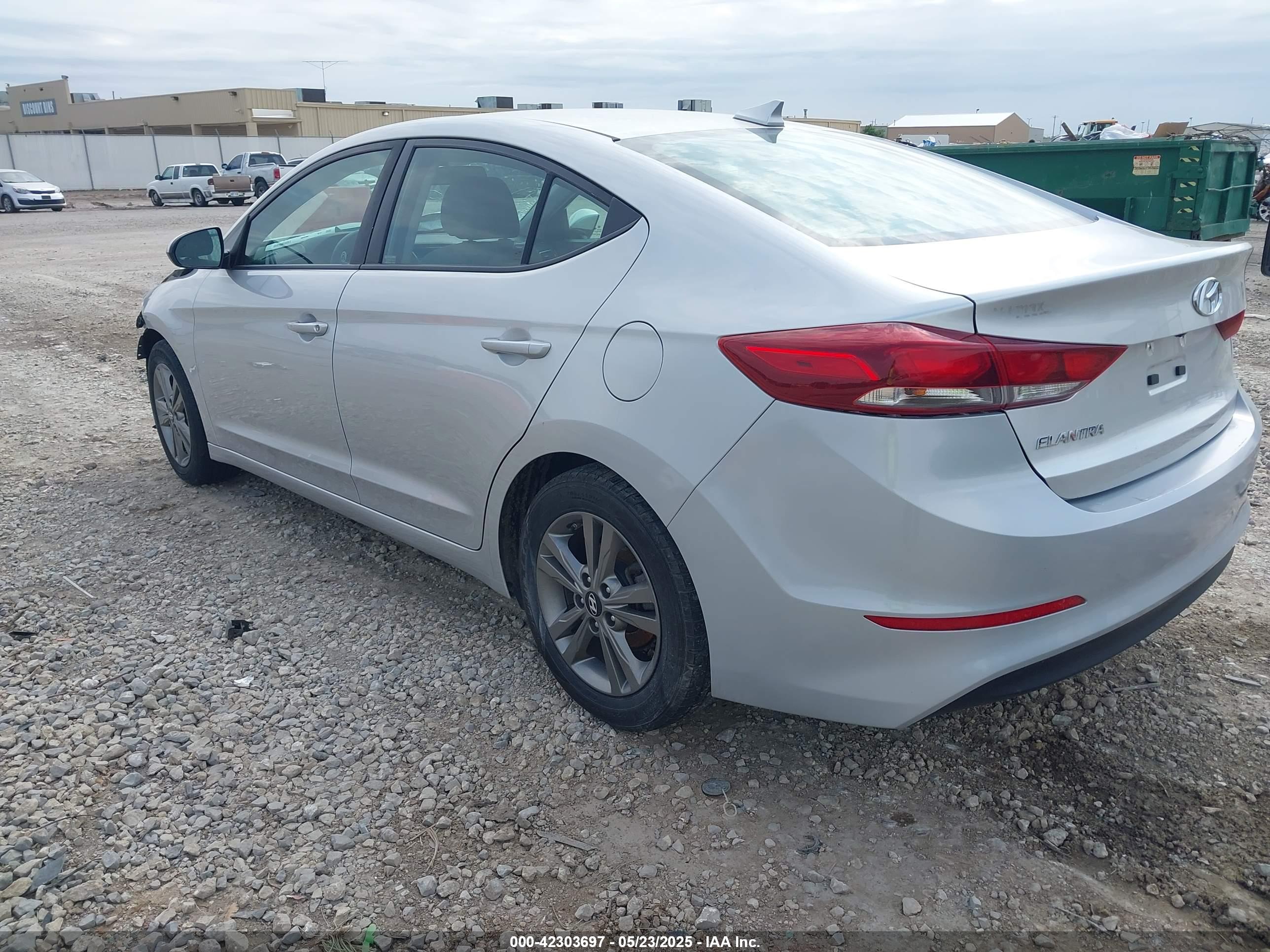 HYUNDAI ELANTRA image 3