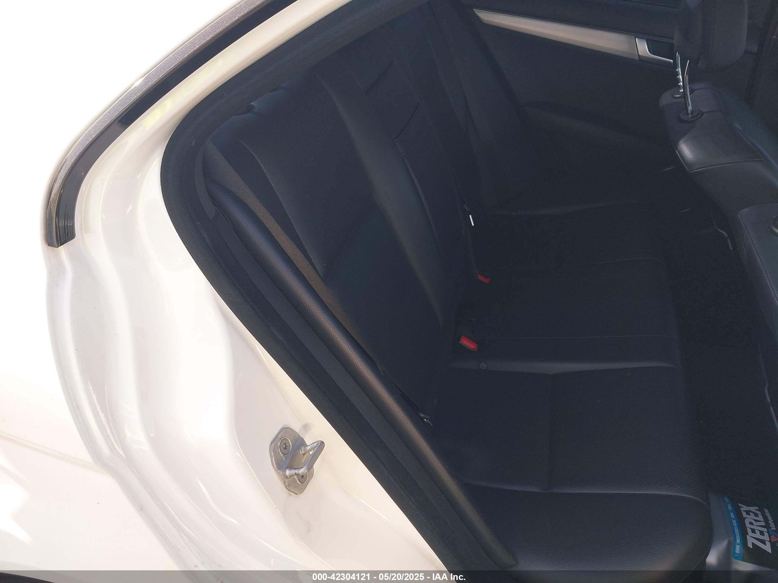 MERCEDES-BENZ C image 8