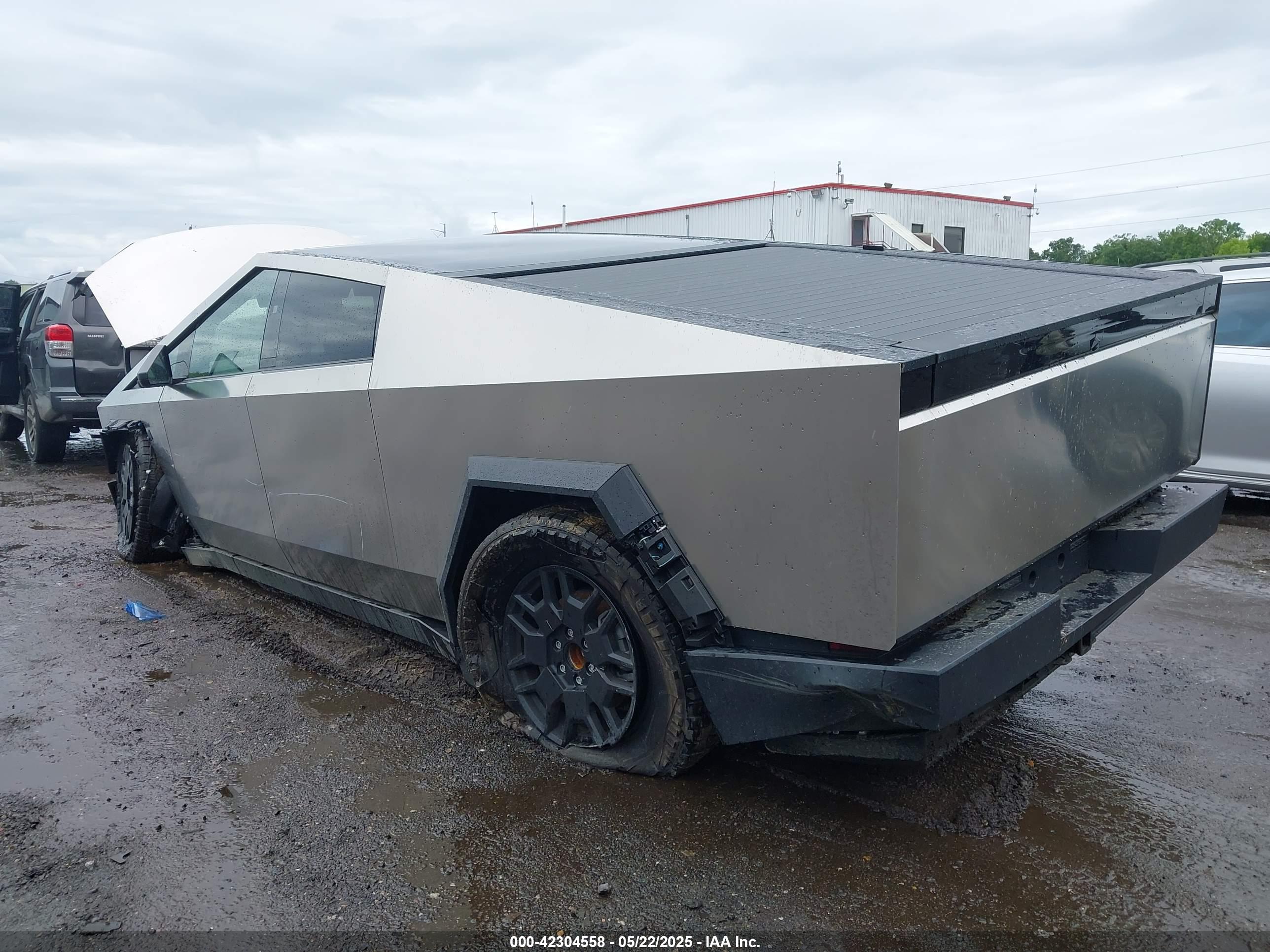 TESLA CYBERTRUCK image 3