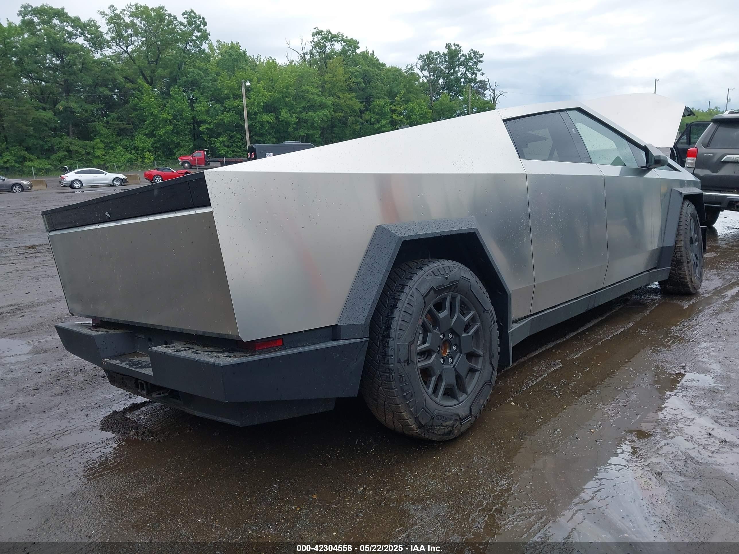 TESLA CYBERTRUCK image 4