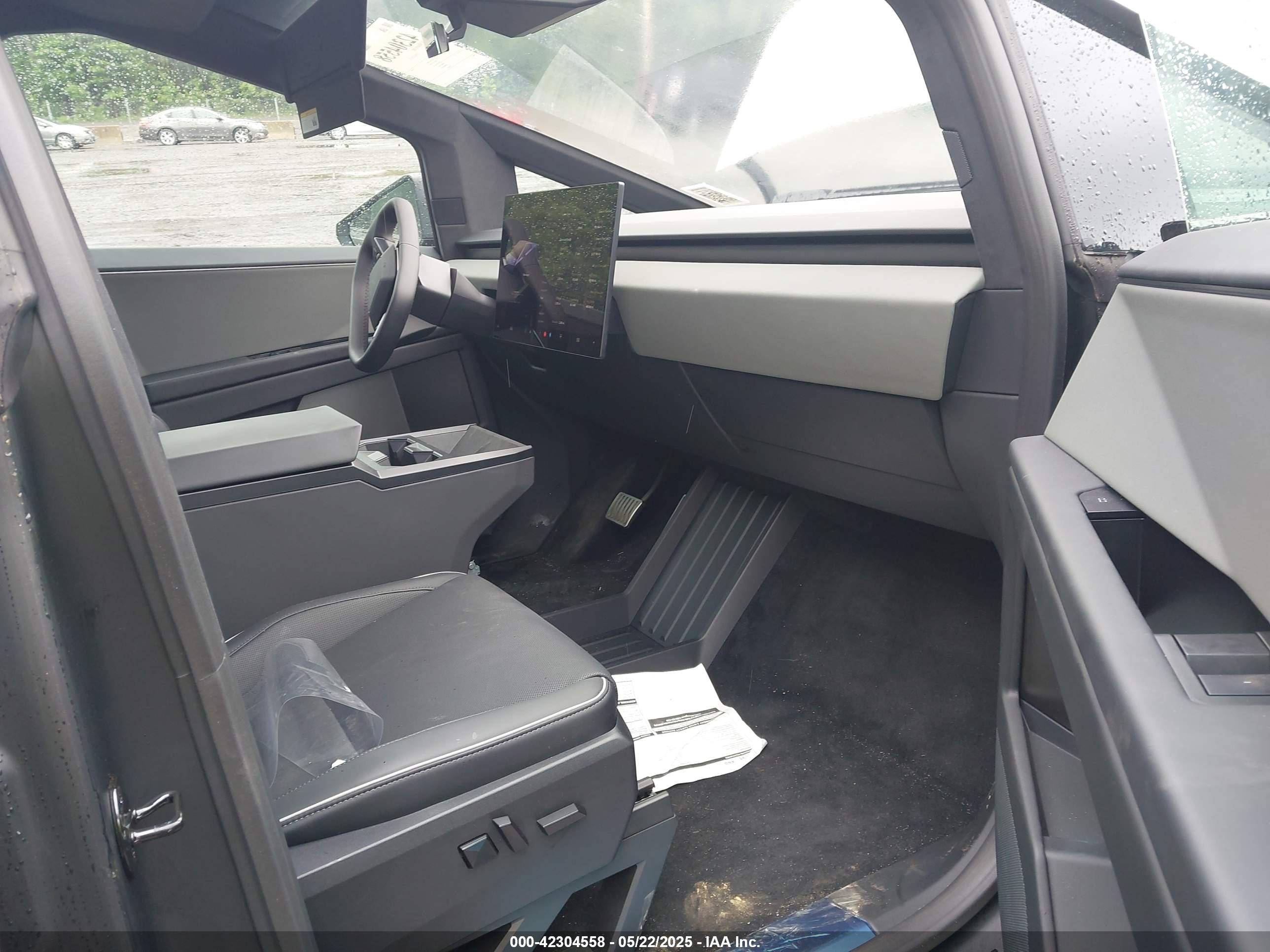 TESLA CYBERTRUCK image 5