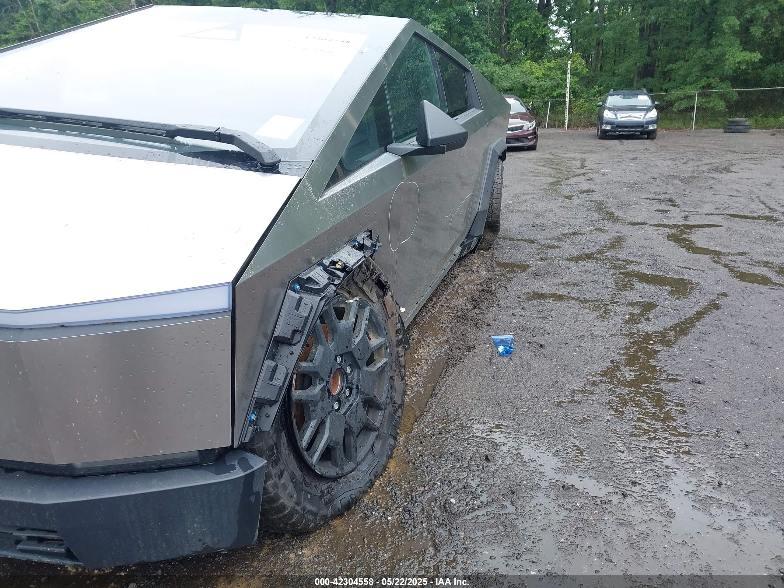 TESLA CYBERTRUCK image 6