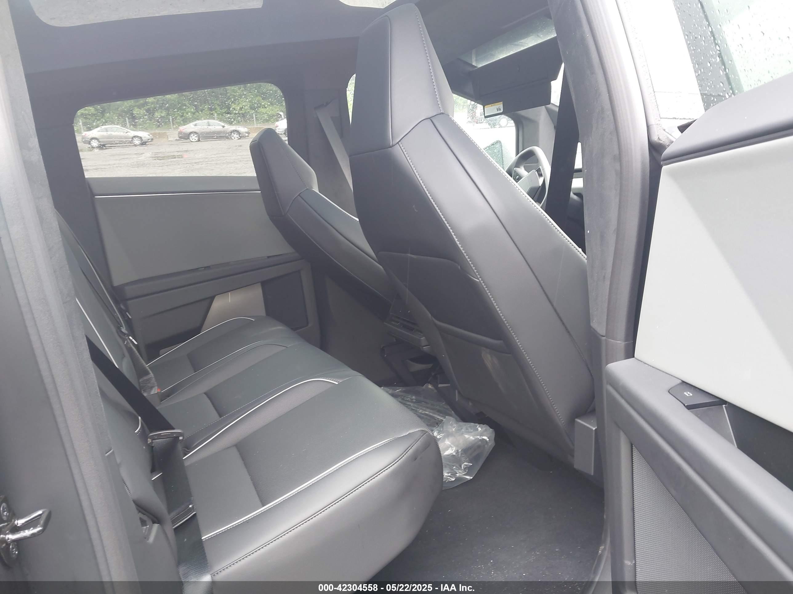 TESLA CYBERTRUCK image 8