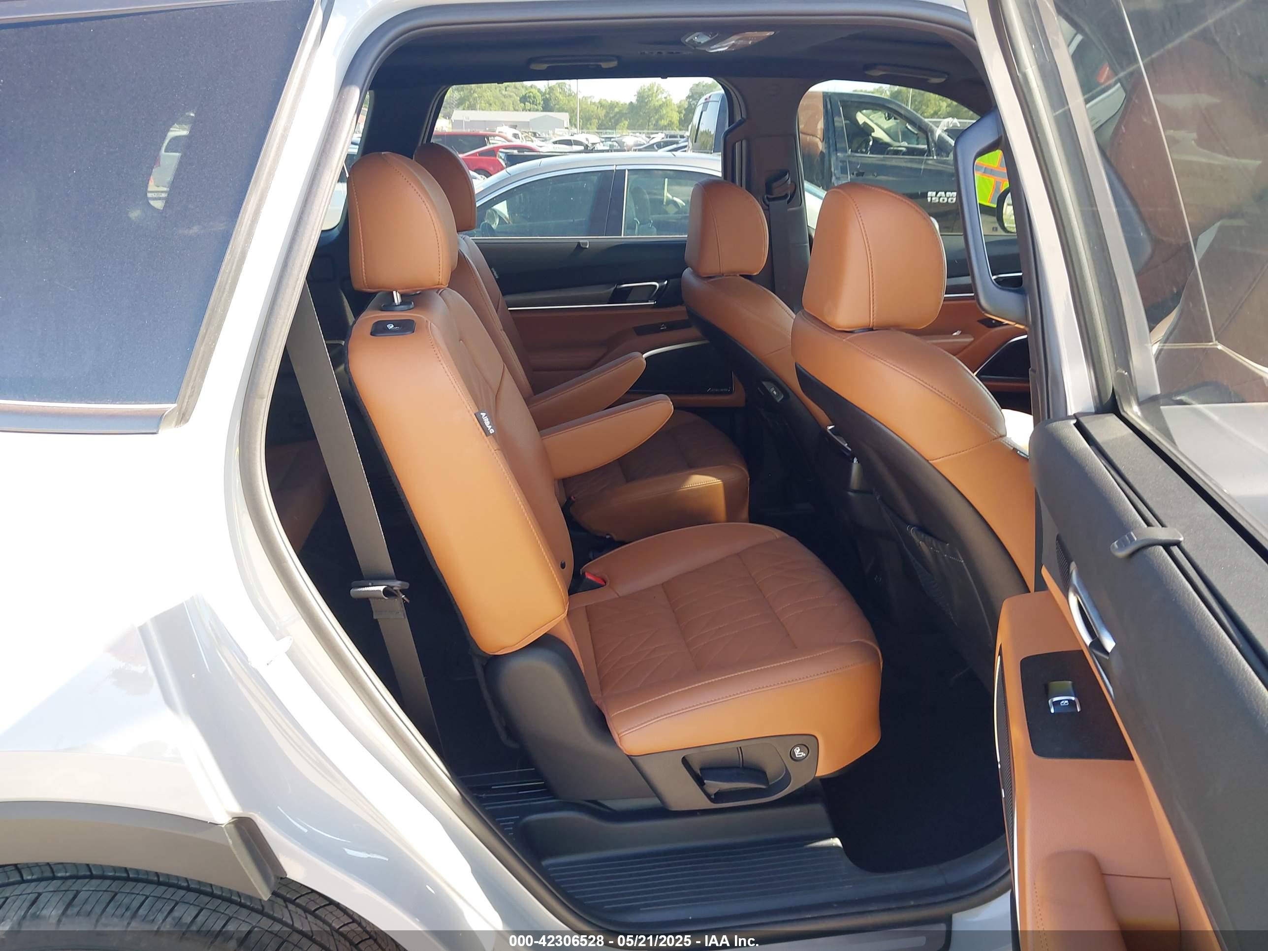 KIA TELLURIDE image 8