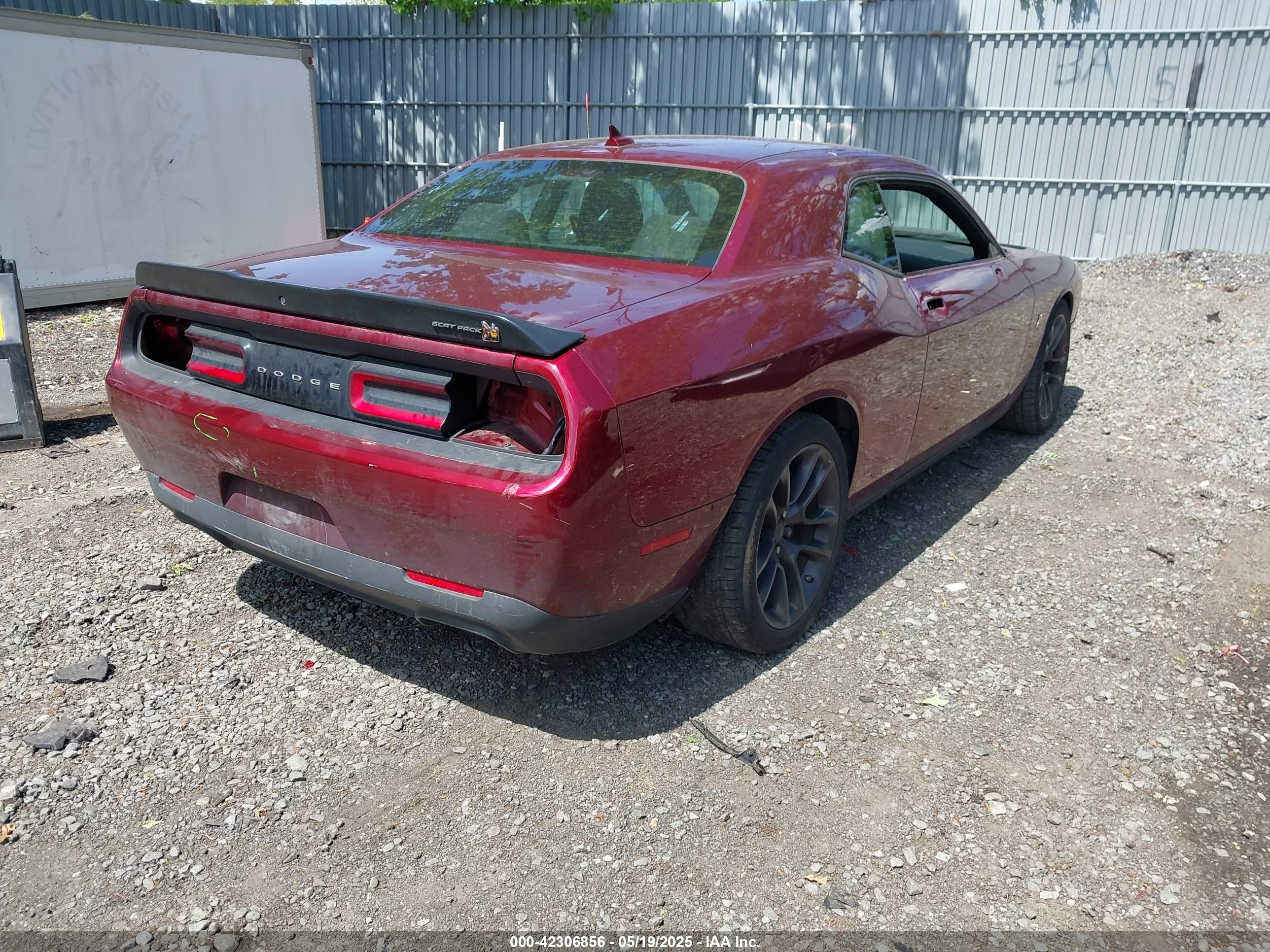 DODGE CHALLENGER image 4