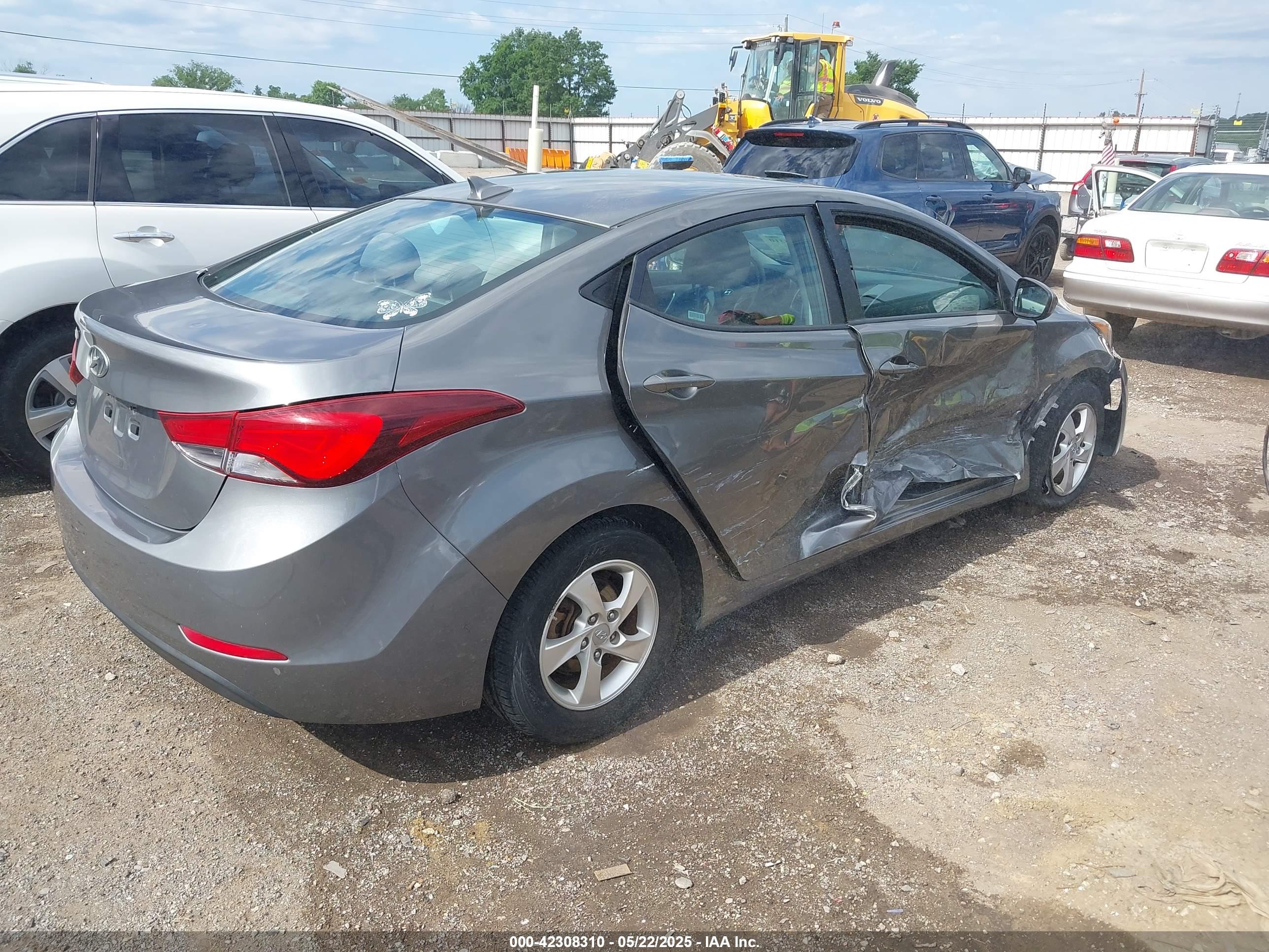 HYUNDAI ELANTRA image 4