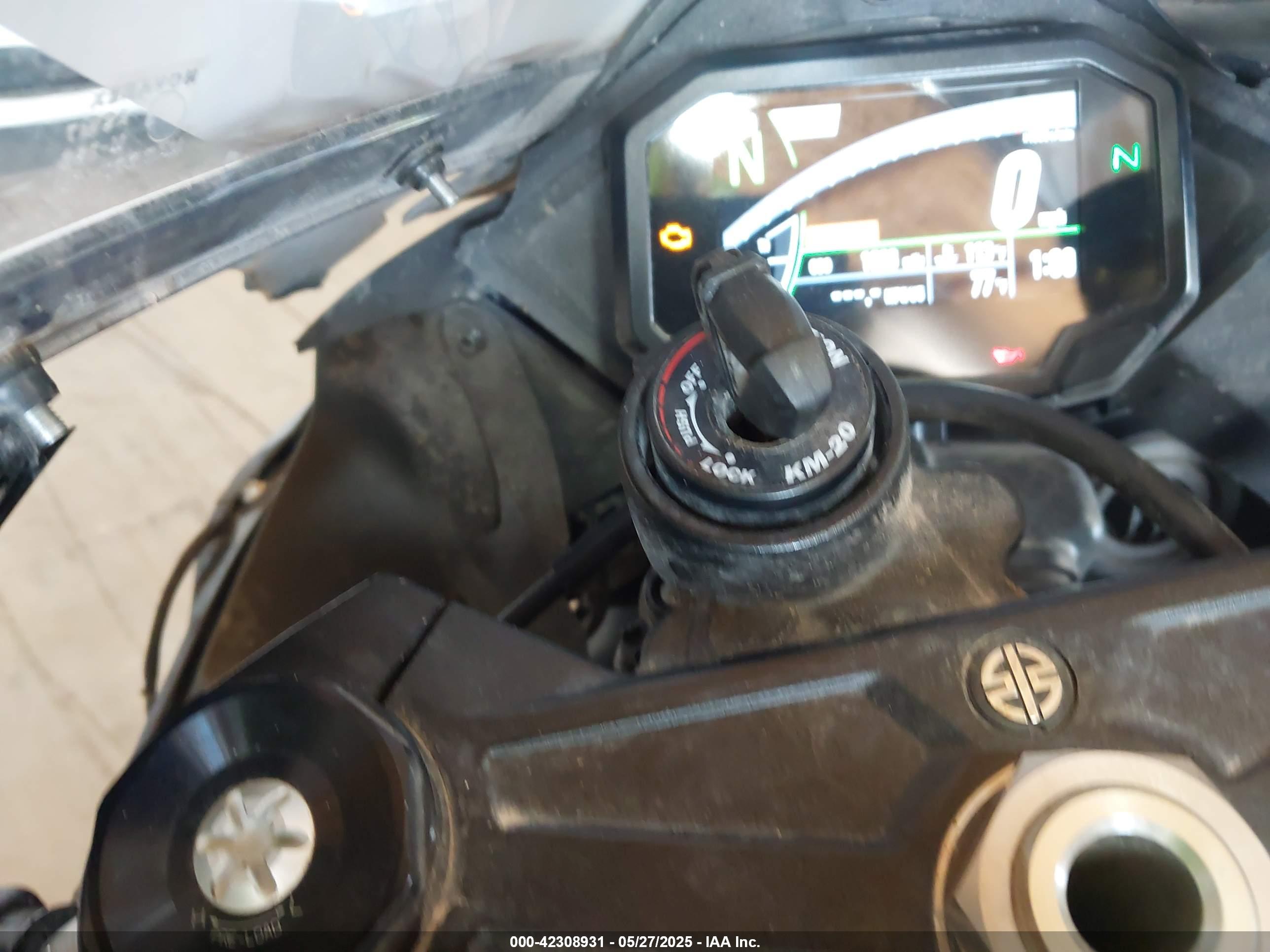 KAWASAKI ZX1002 image 11