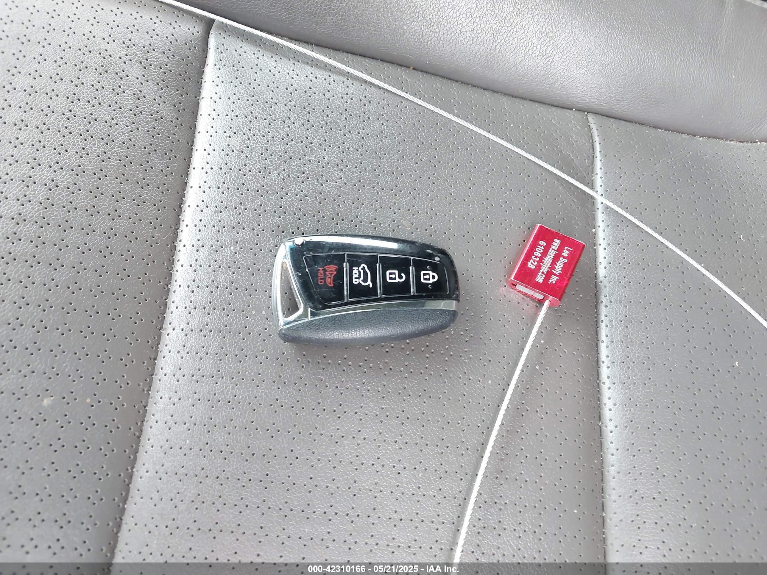 HYUNDAI SANTA image 11