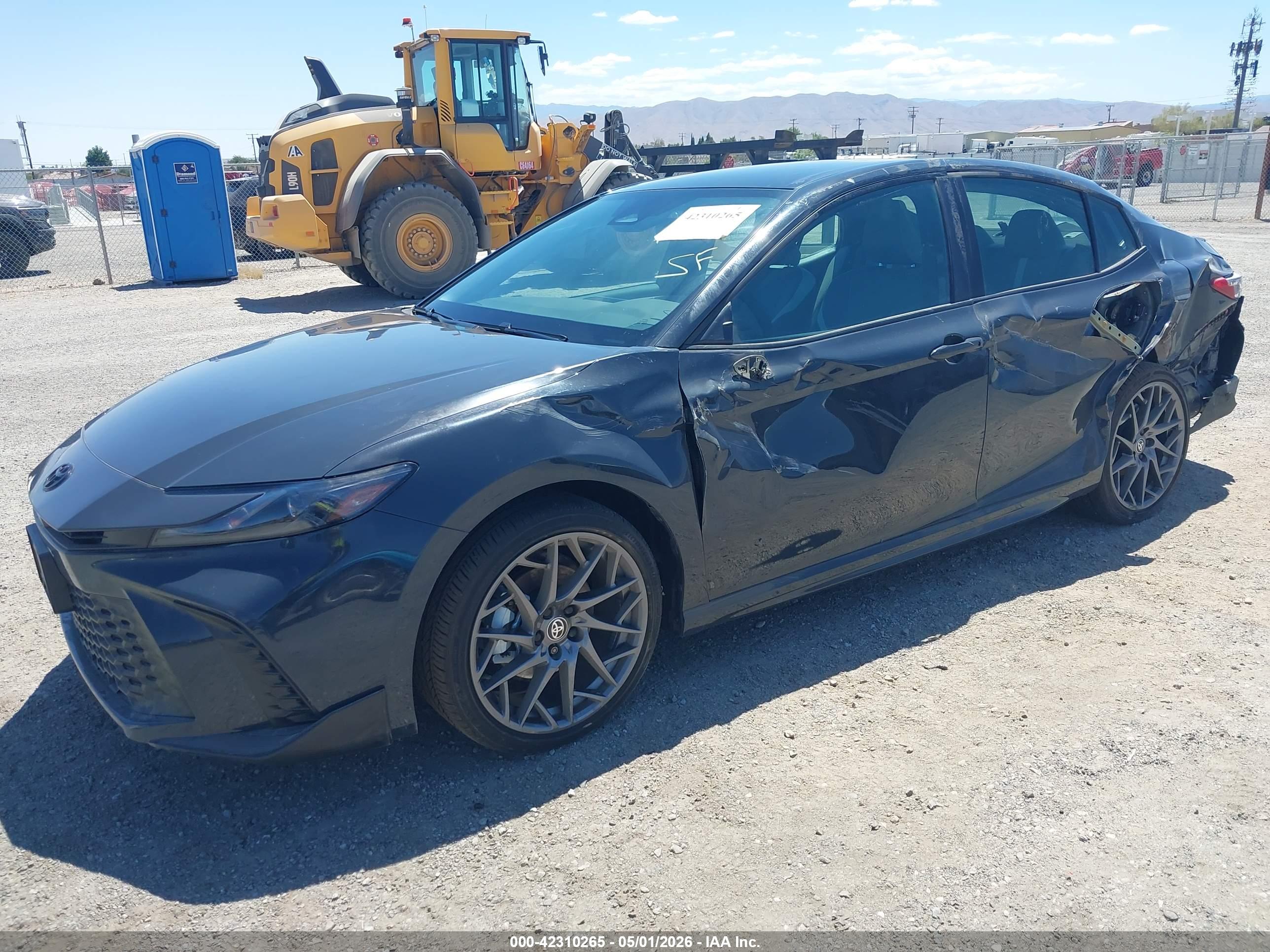 TOYOTA CAMRY image 2
