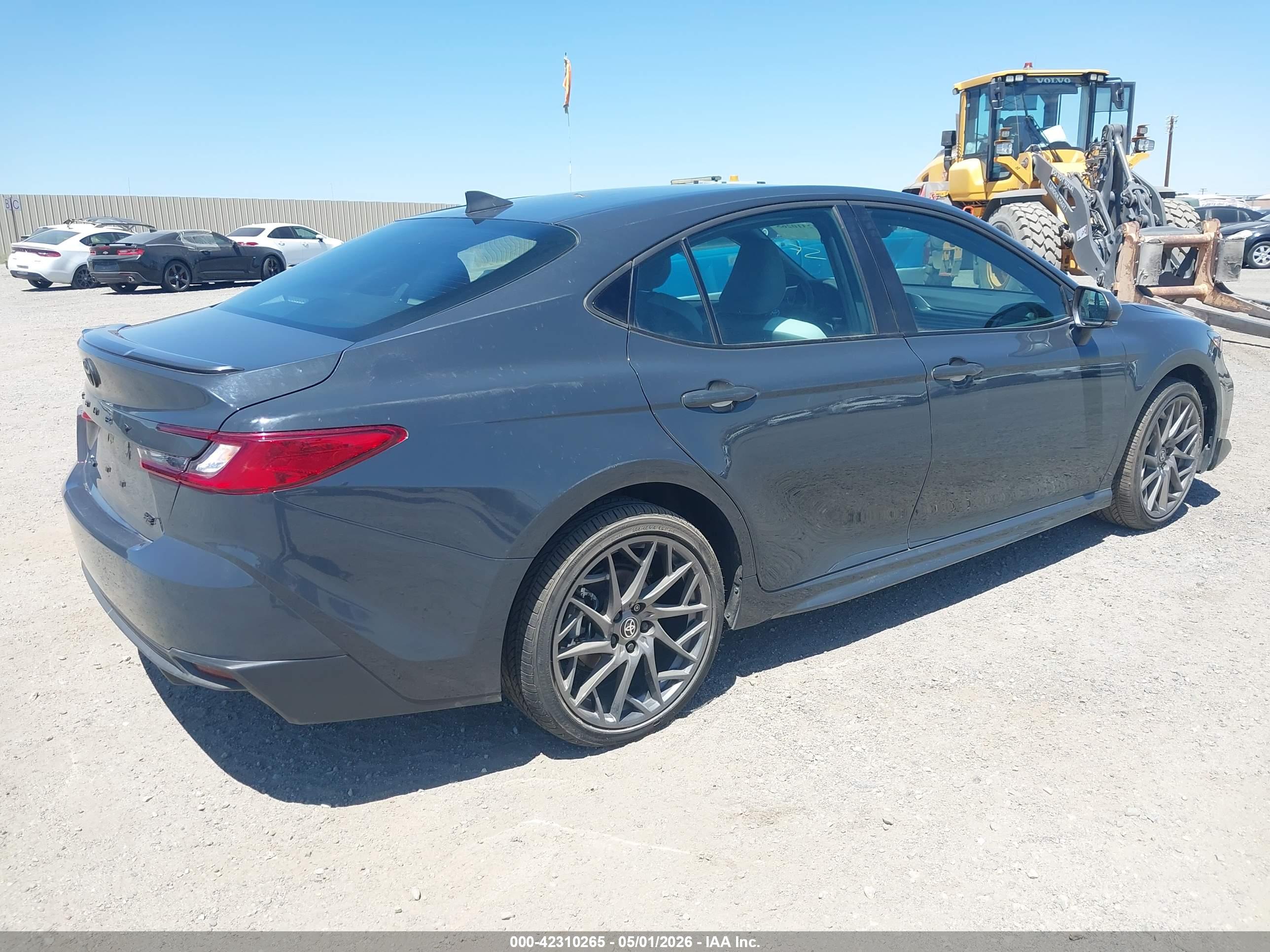 TOYOTA CAMRY image 4