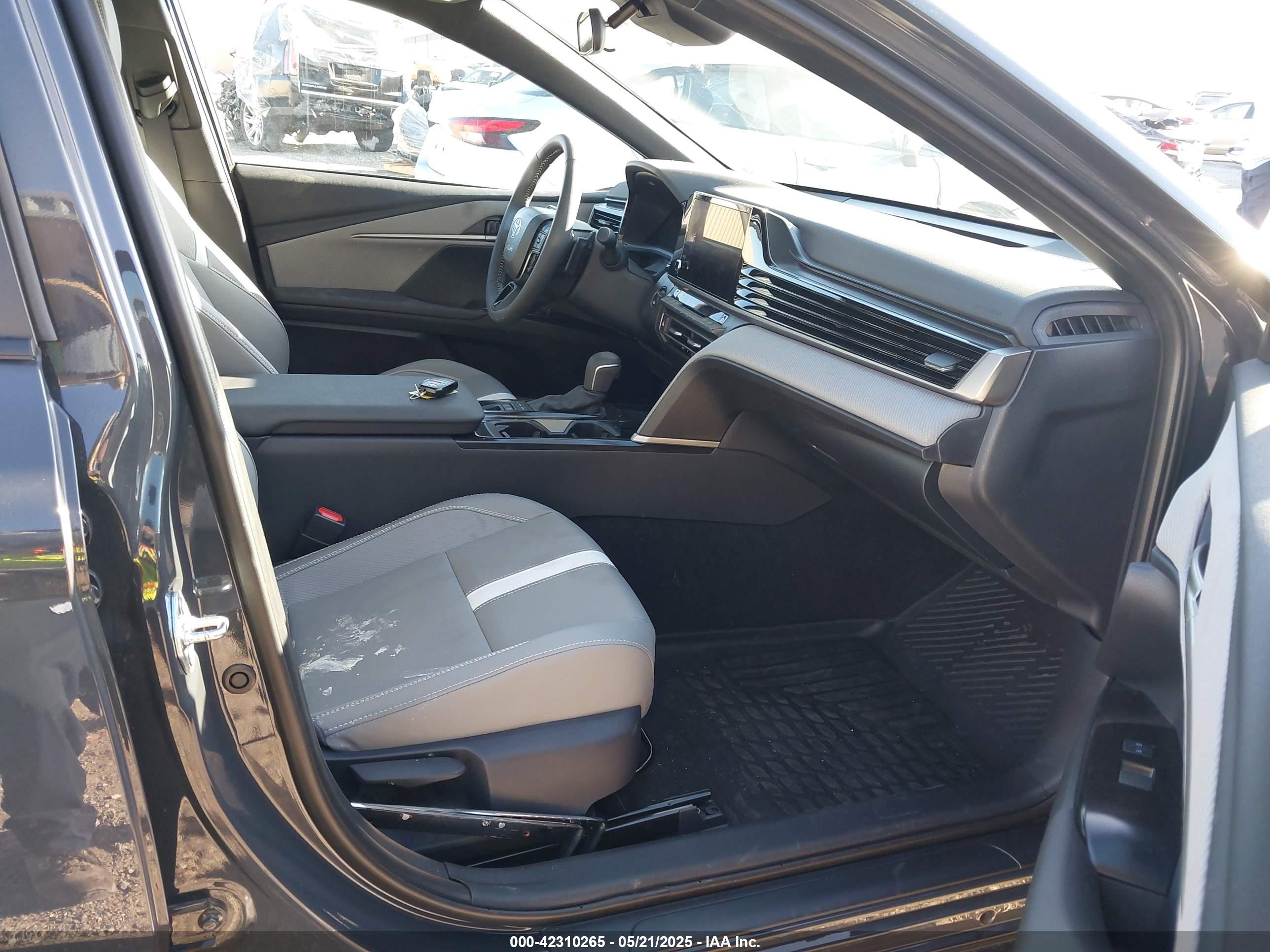 TOYOTA CAMRY image 5