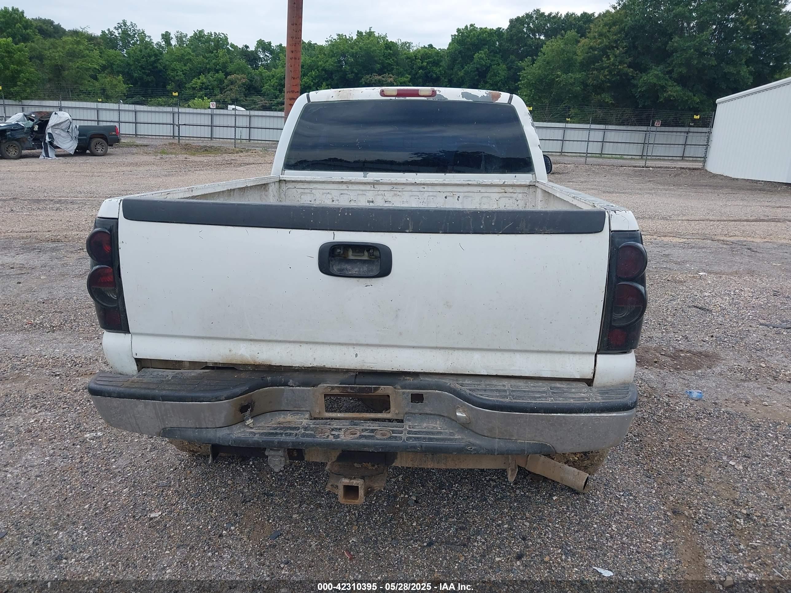 CHEVROLET SILVERADO image 8