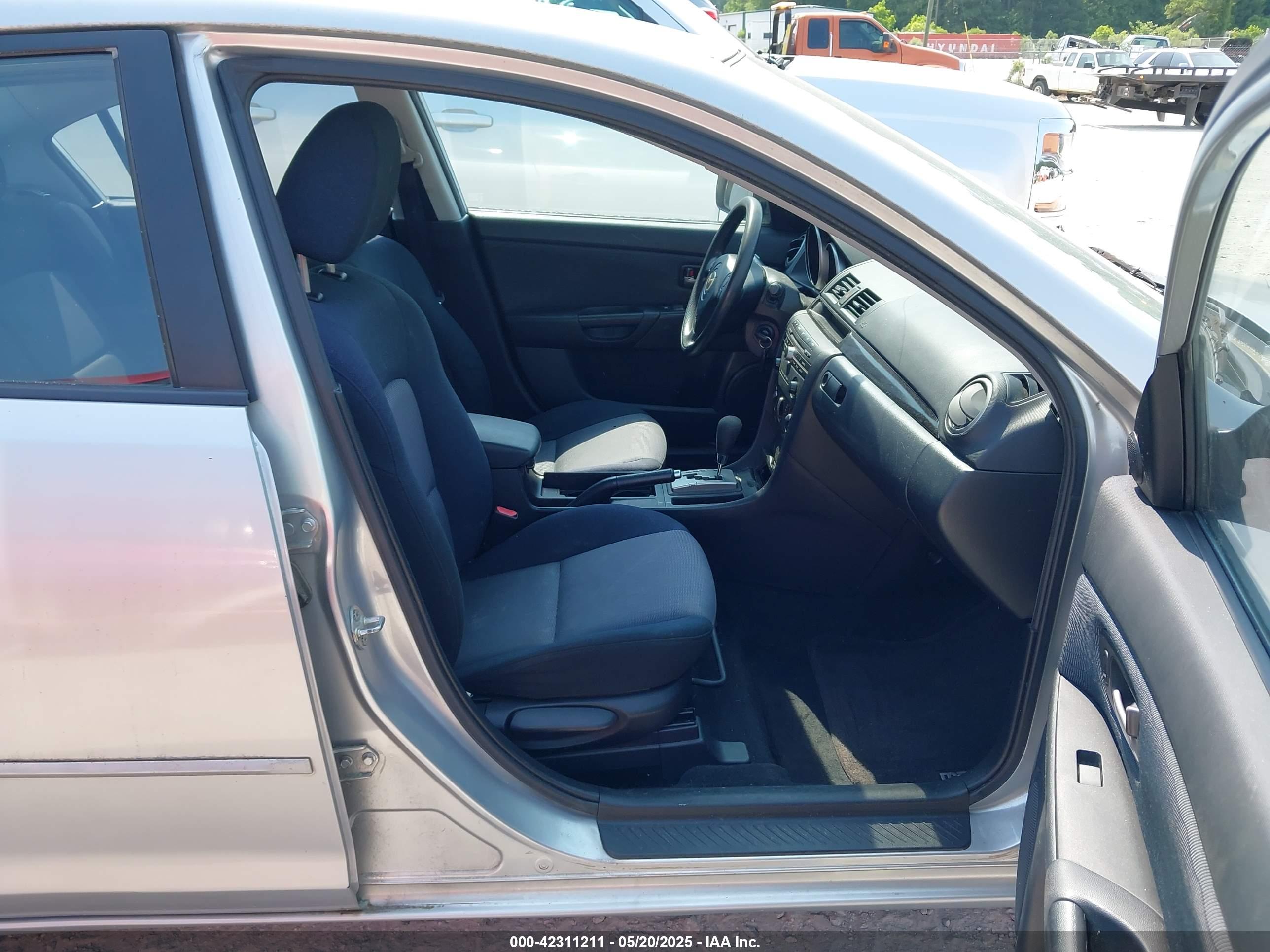 MAZDA MAZDA3 image 5