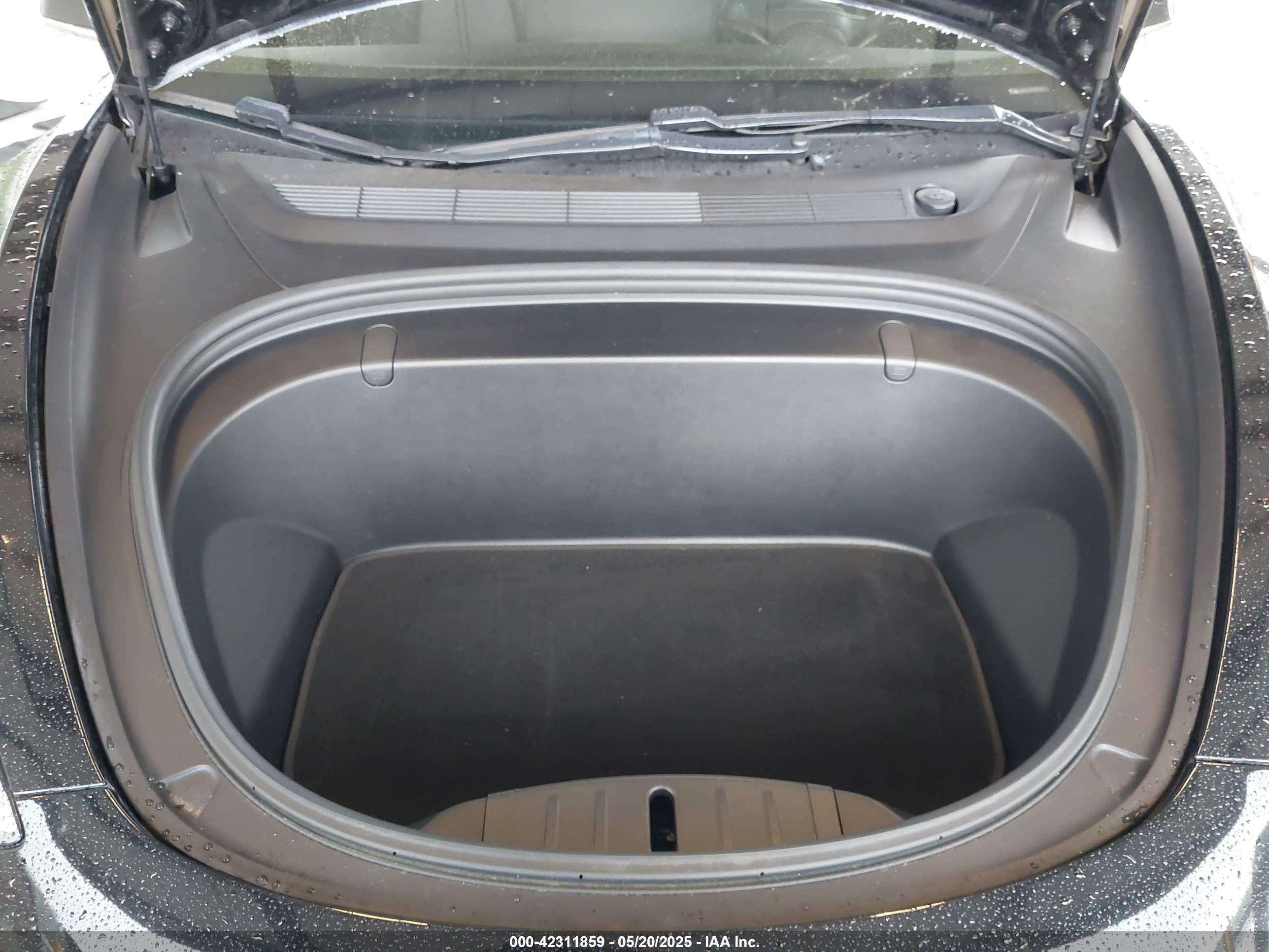 TESLA MODEL image 10