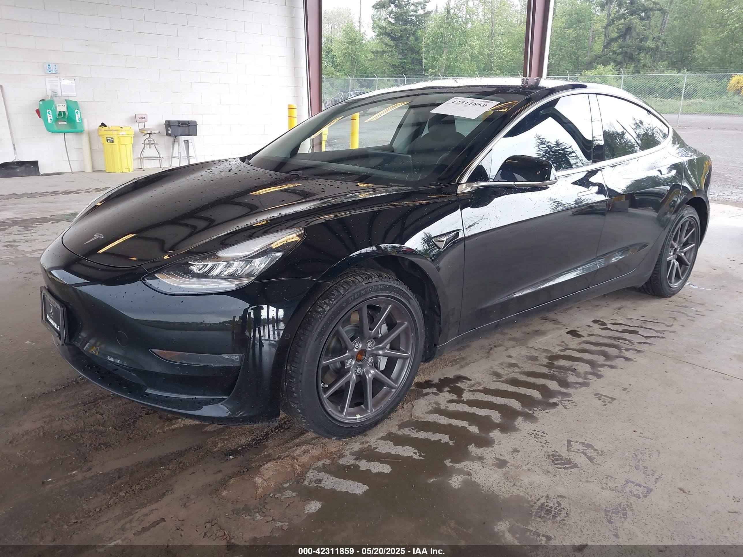 TESLA MODEL image 2