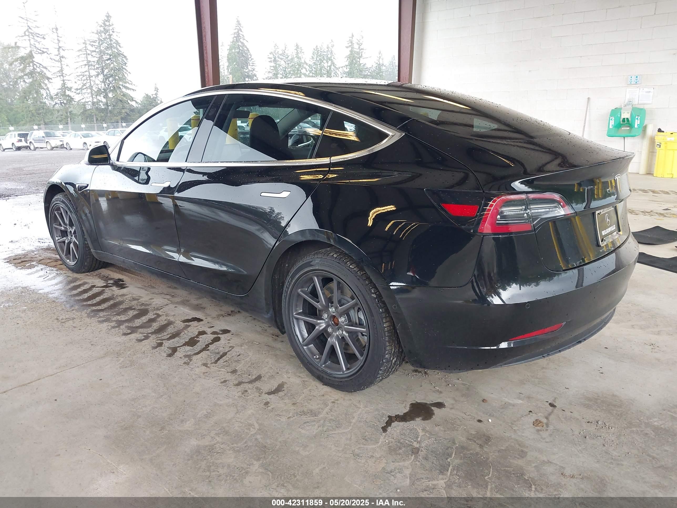 TESLA MODEL image 3