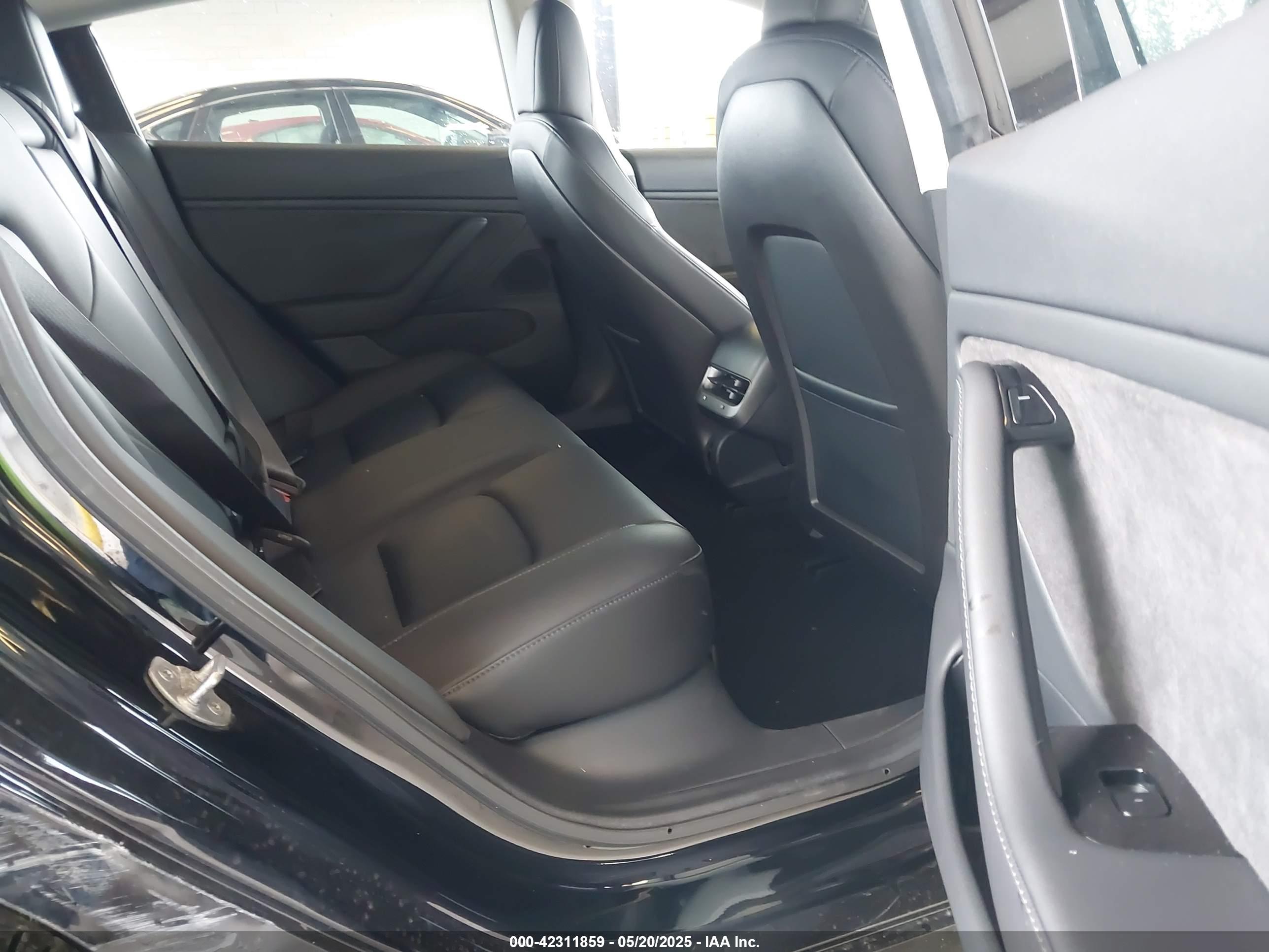 TESLA MODEL image 8