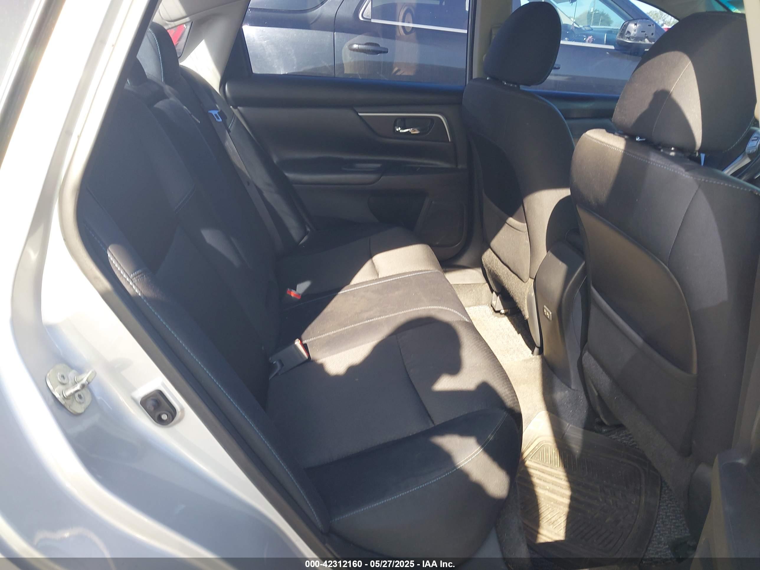NISSAN ALTIMA image 8