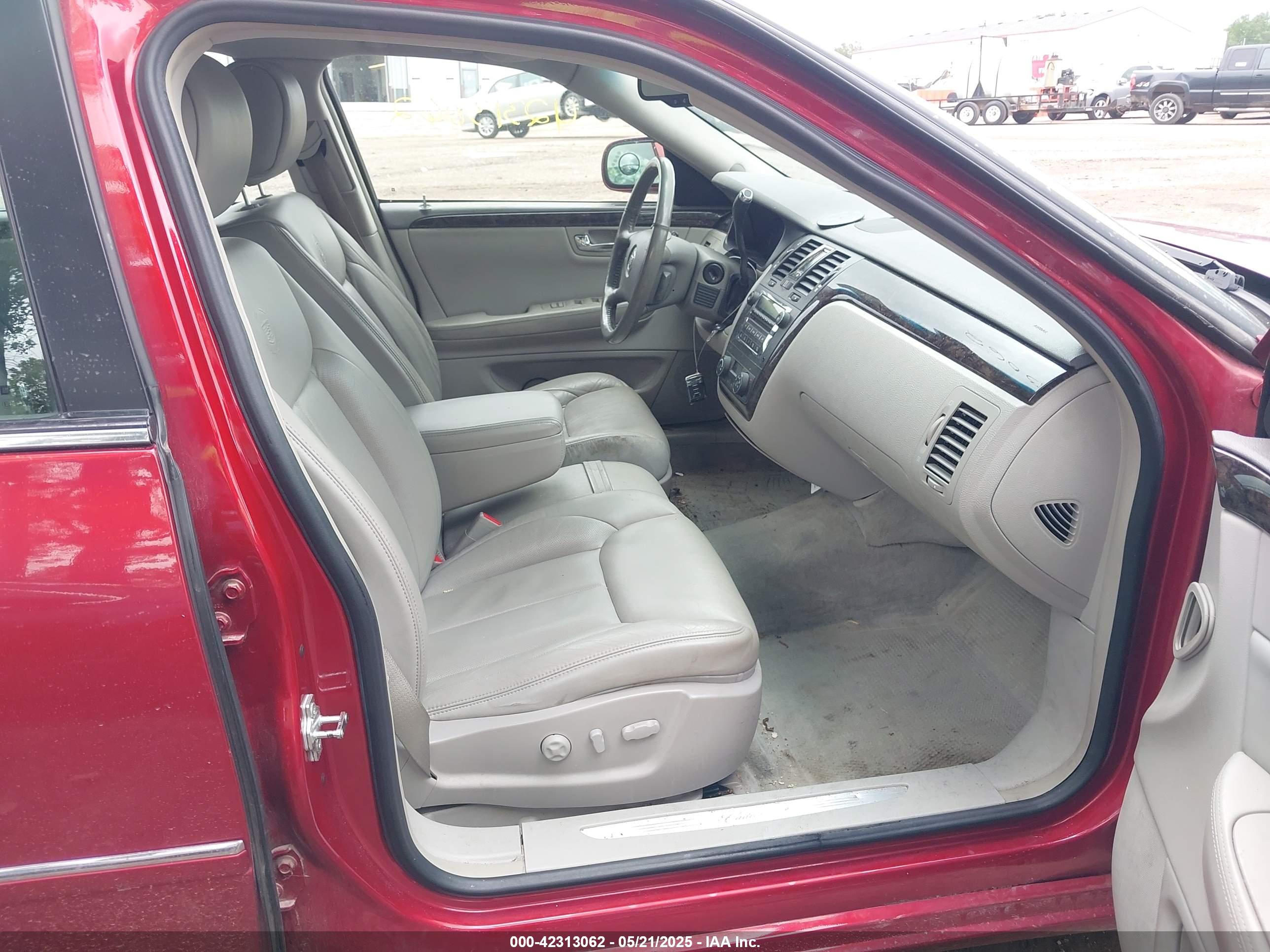CADILLAC DTS image 5