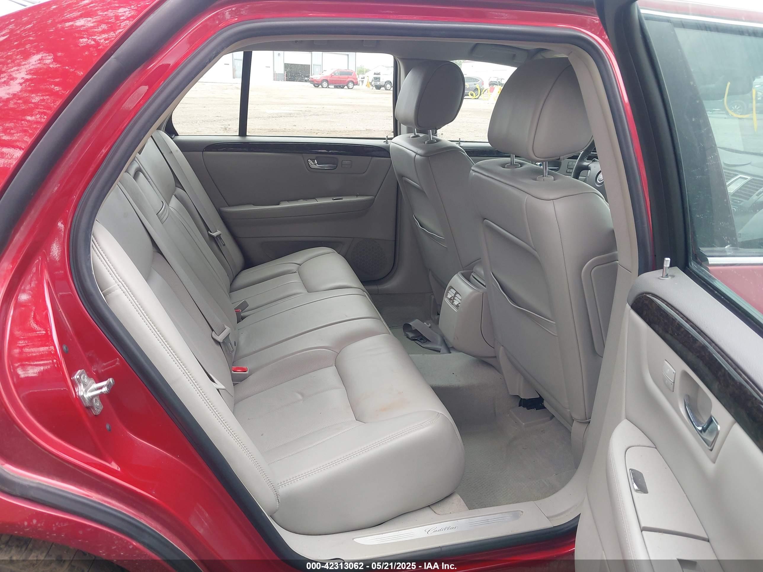 CADILLAC DTS image 8