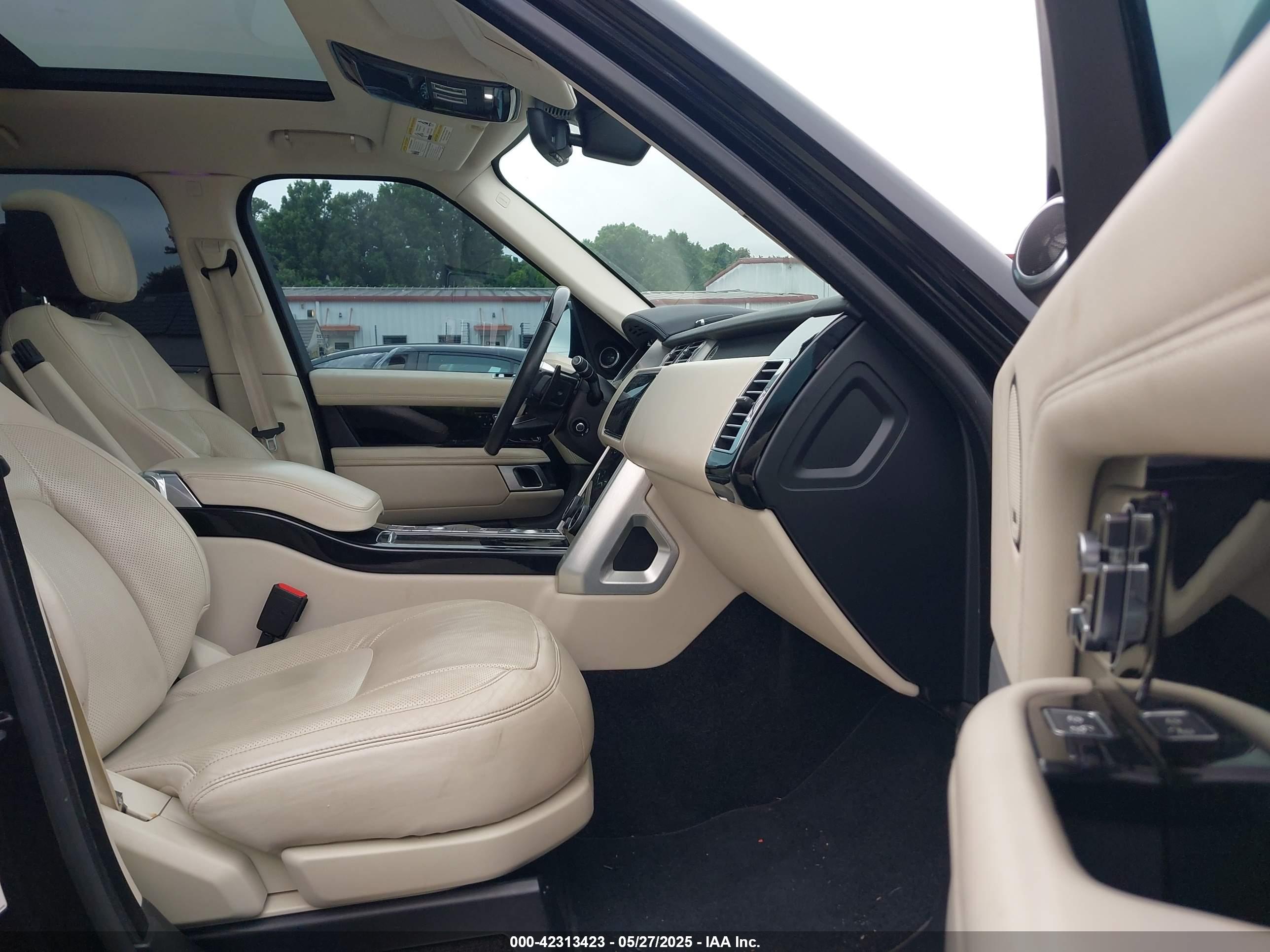 LAND ROVER image 5