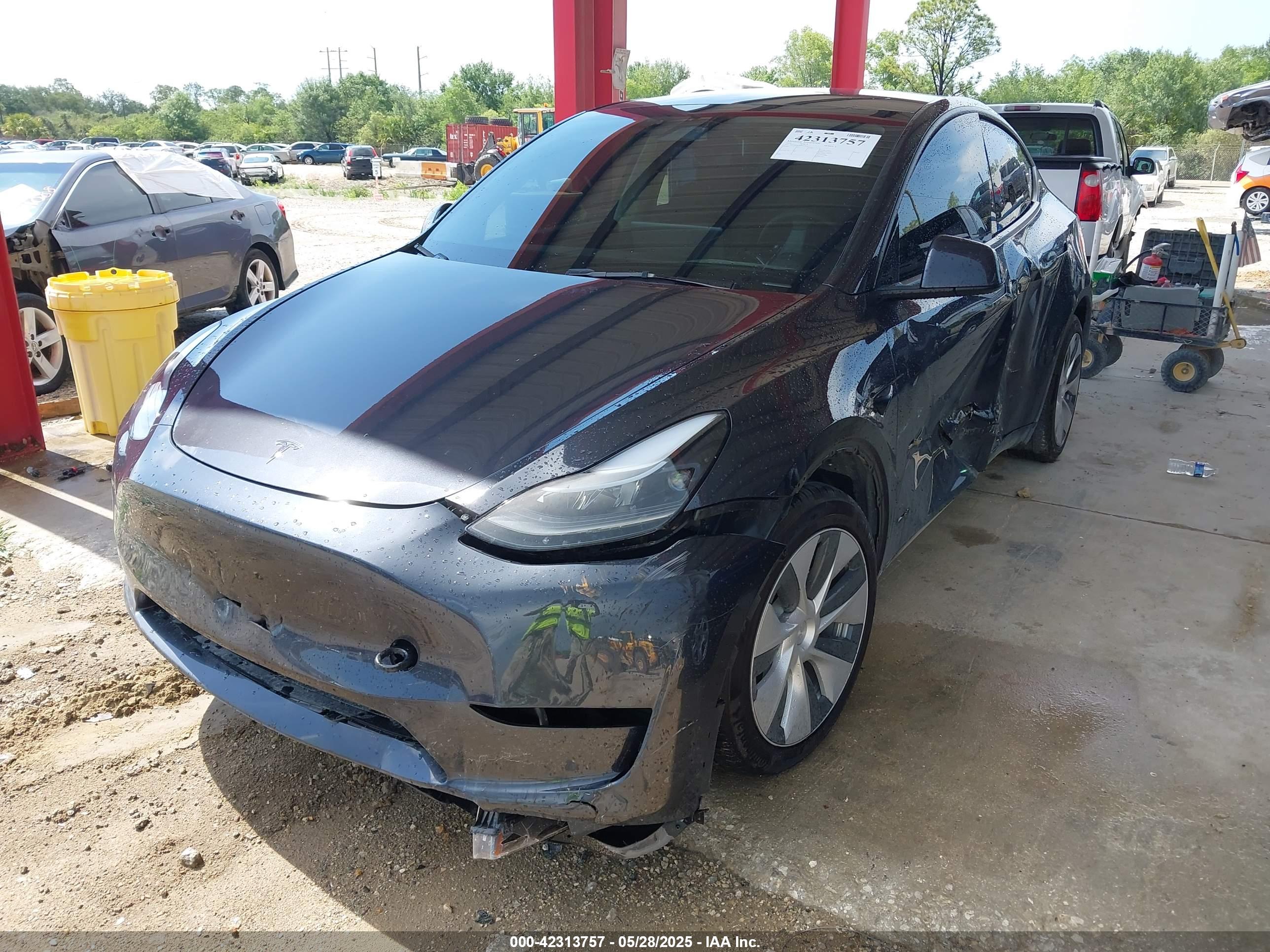 TESLA MODEL image 2