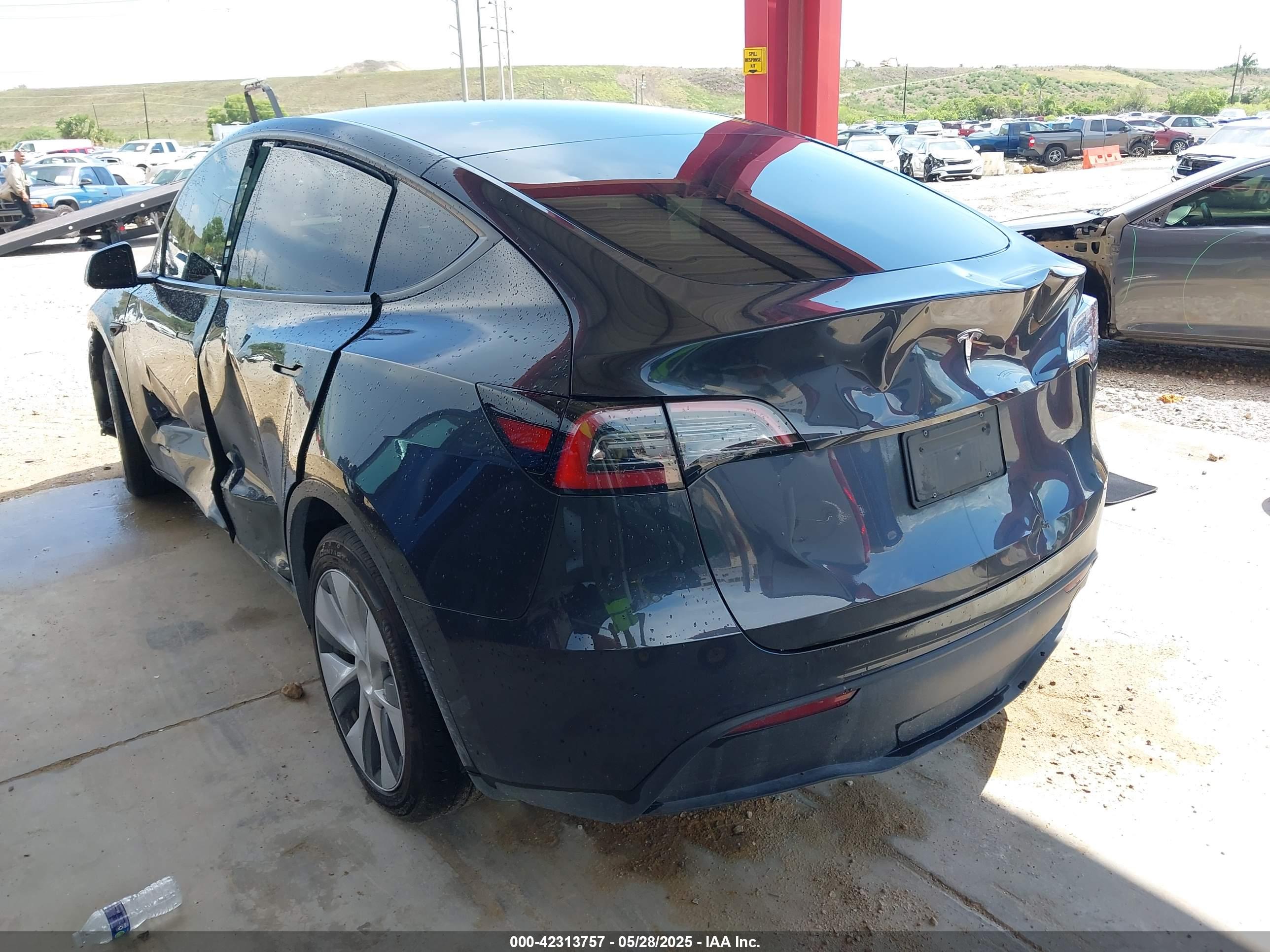 TESLA MODEL image 3