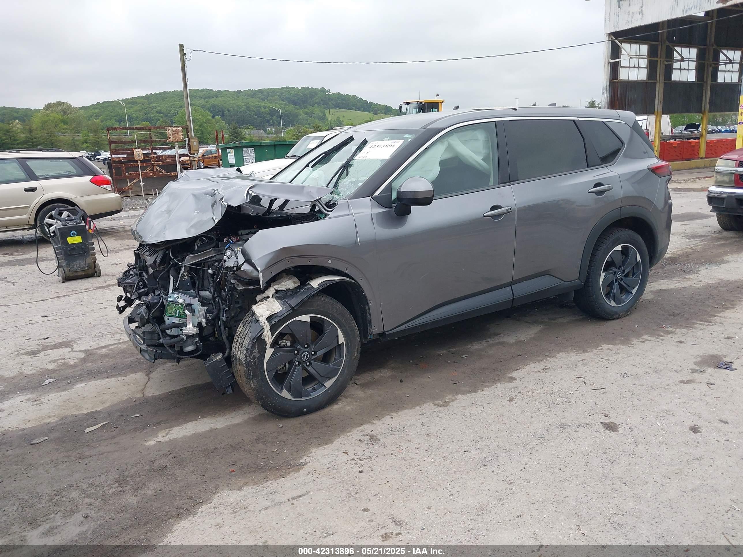 NISSAN ROGUE image 2