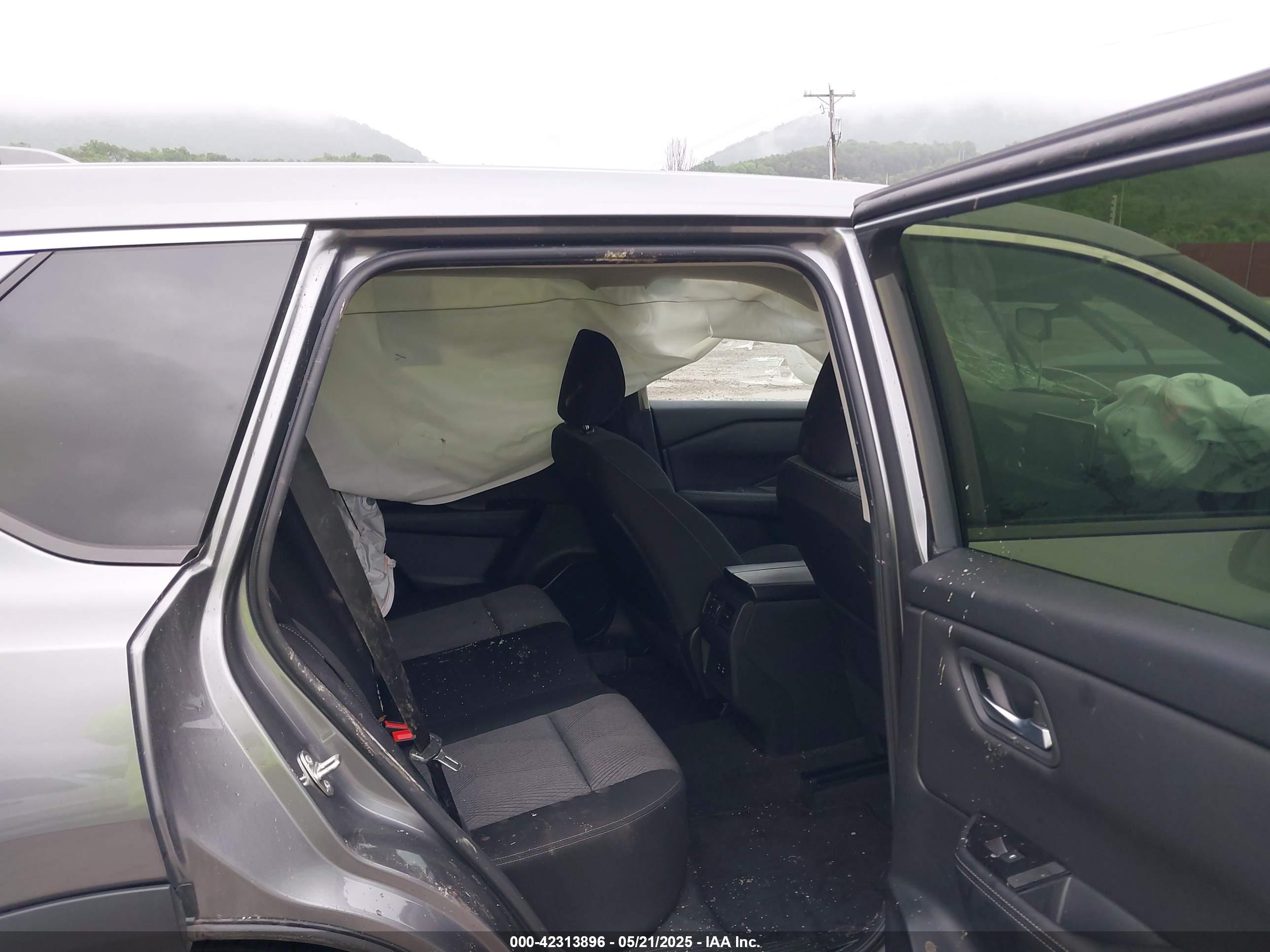 NISSAN ROGUE image 8