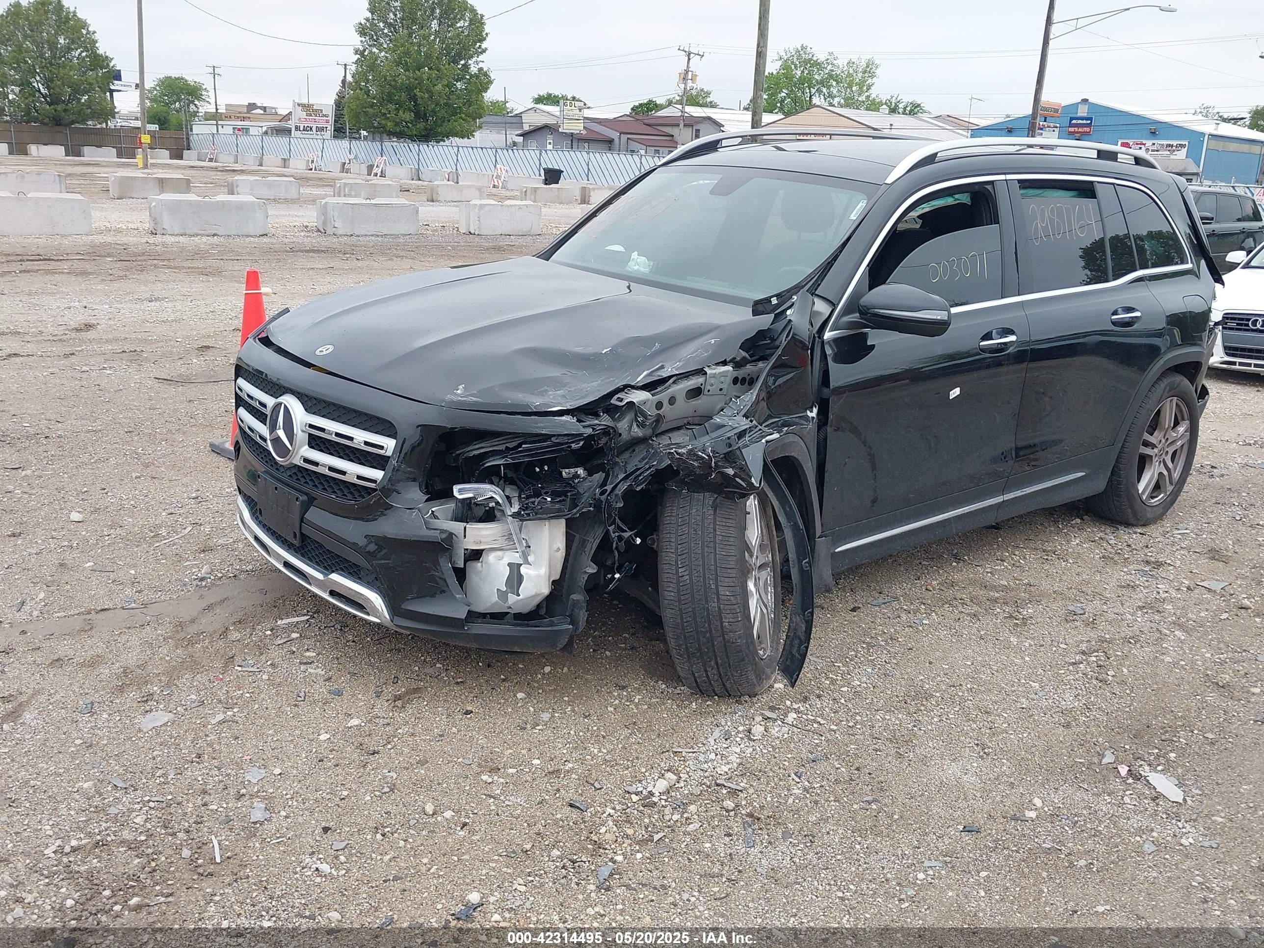 MERCEDES-BENZ GLB image 2