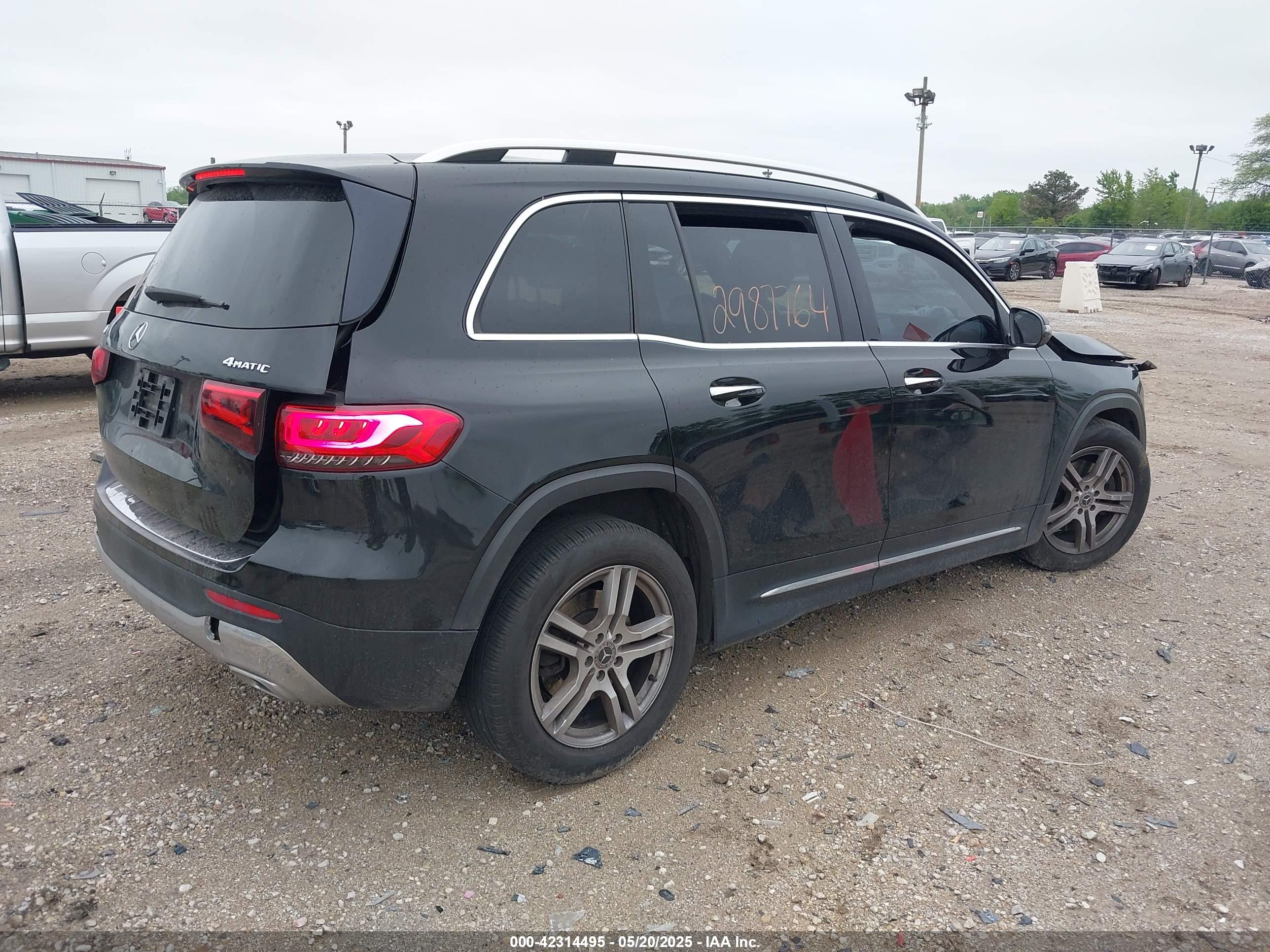MERCEDES-BENZ GLB image 4