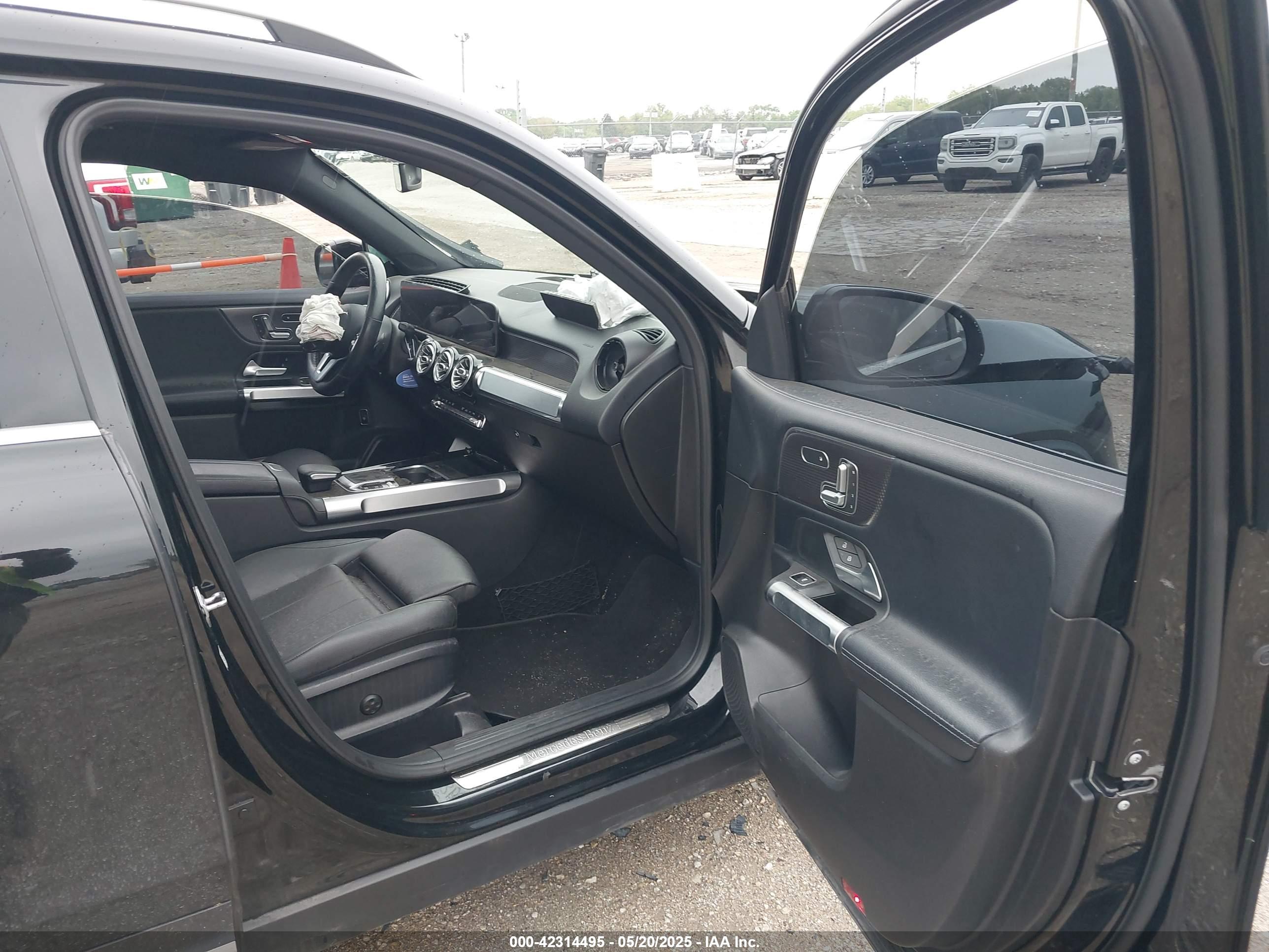 MERCEDES-BENZ GLB image 5