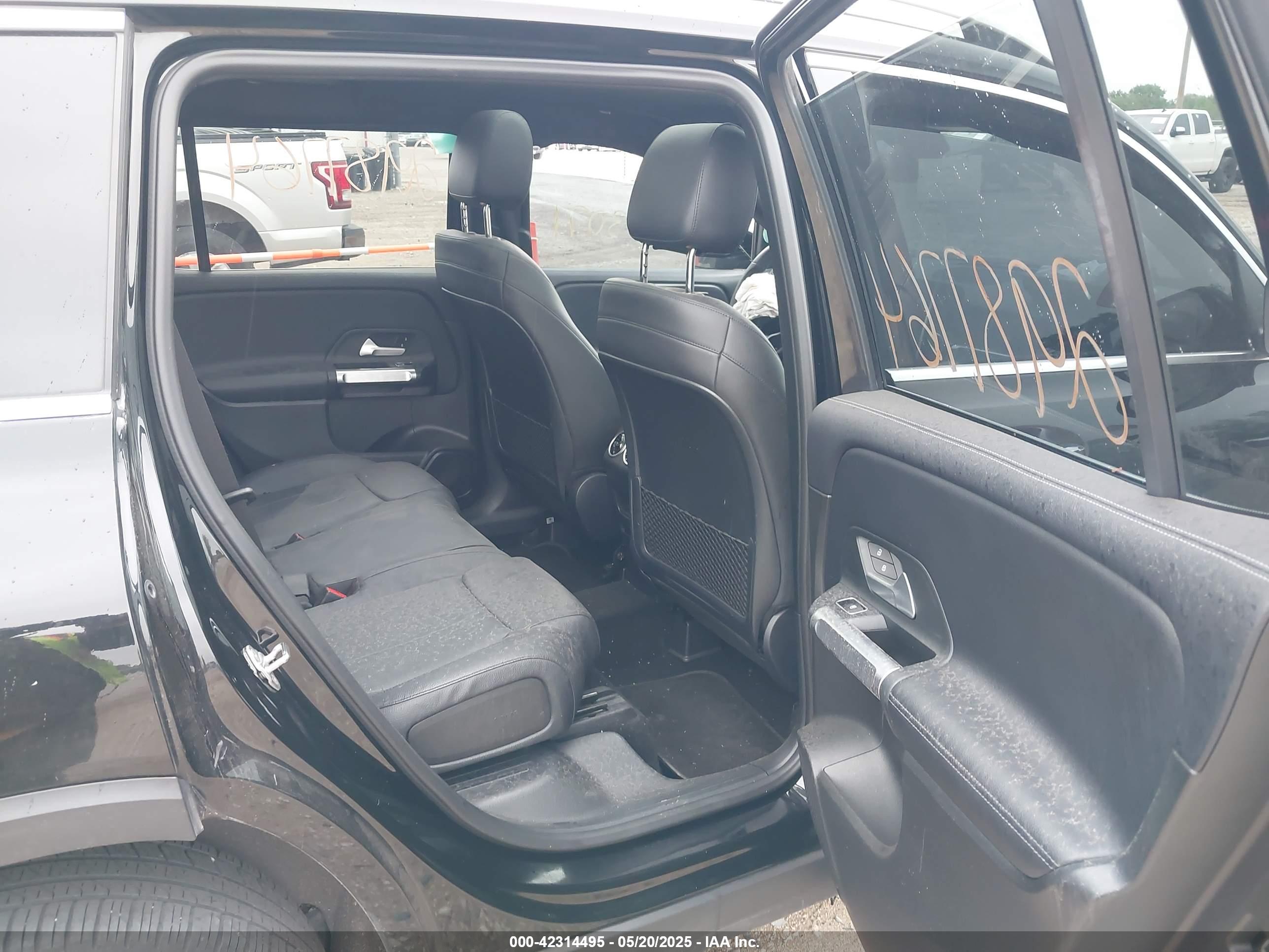 MERCEDES-BENZ GLB image 8