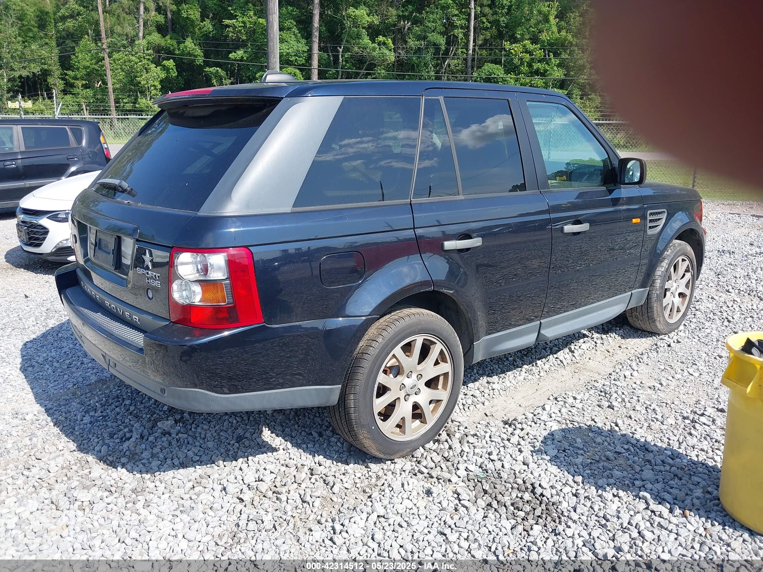 LAND ROVER image 4