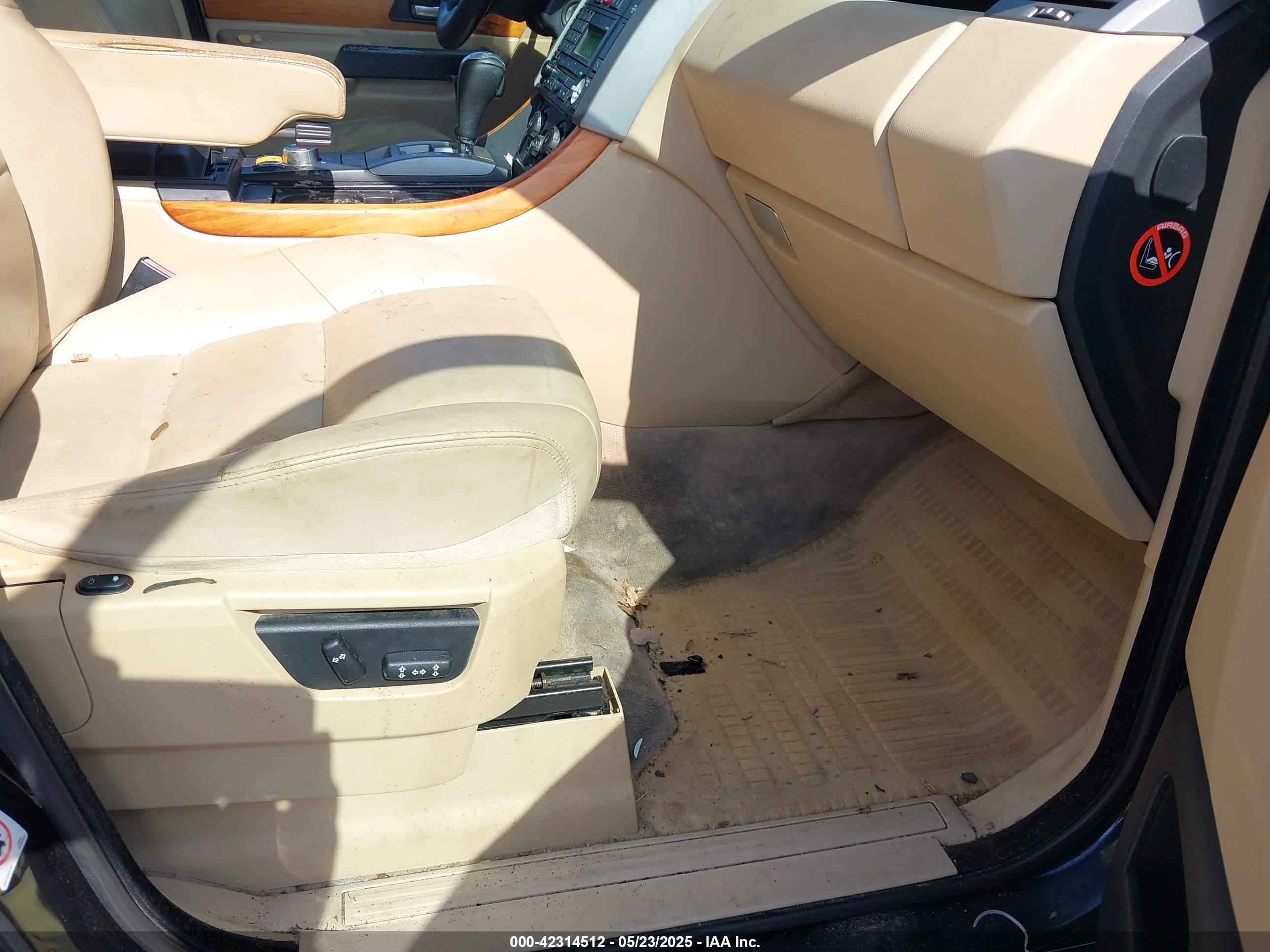 LAND ROVER image 5