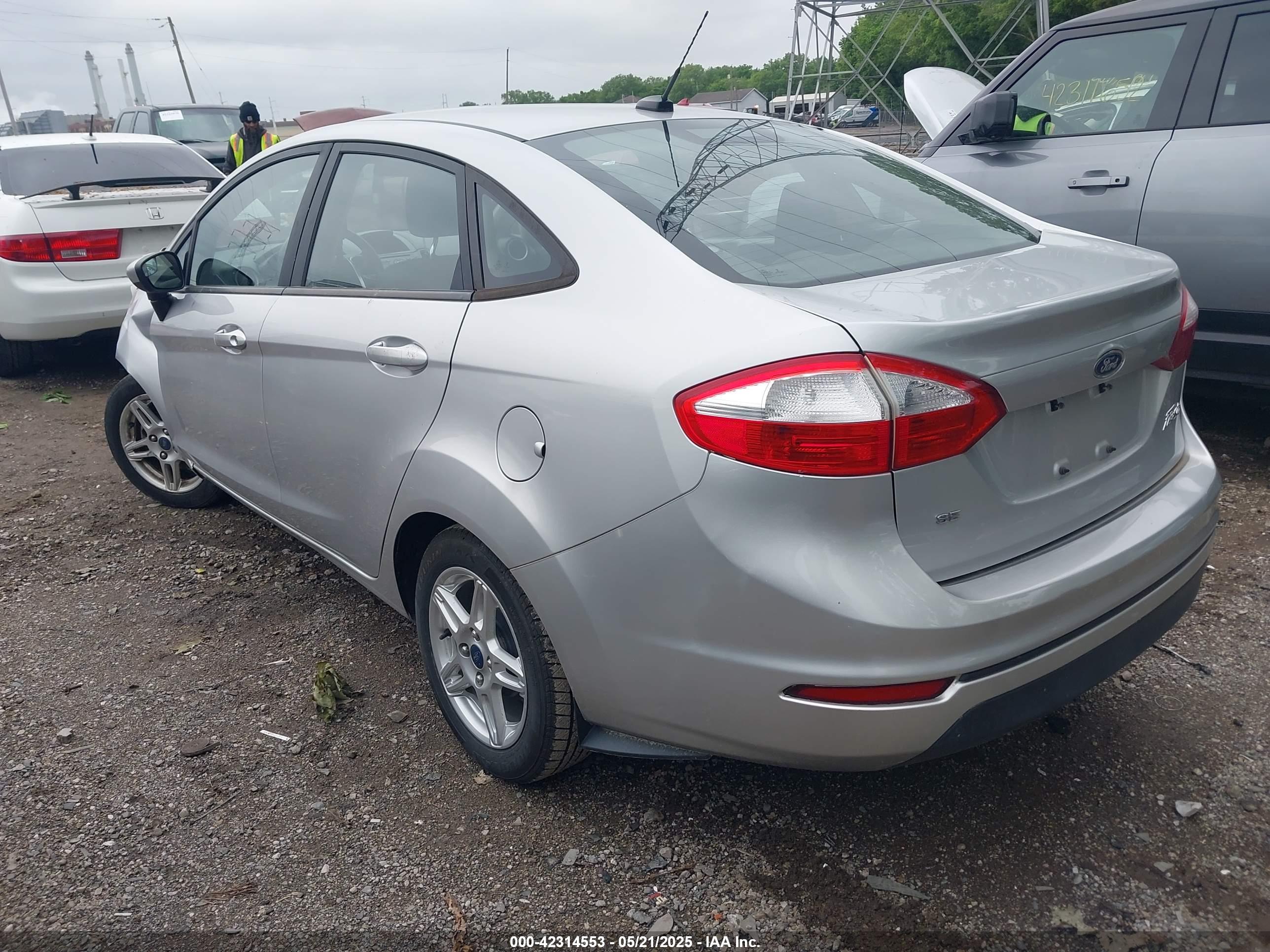 FORD FIESTA image 3