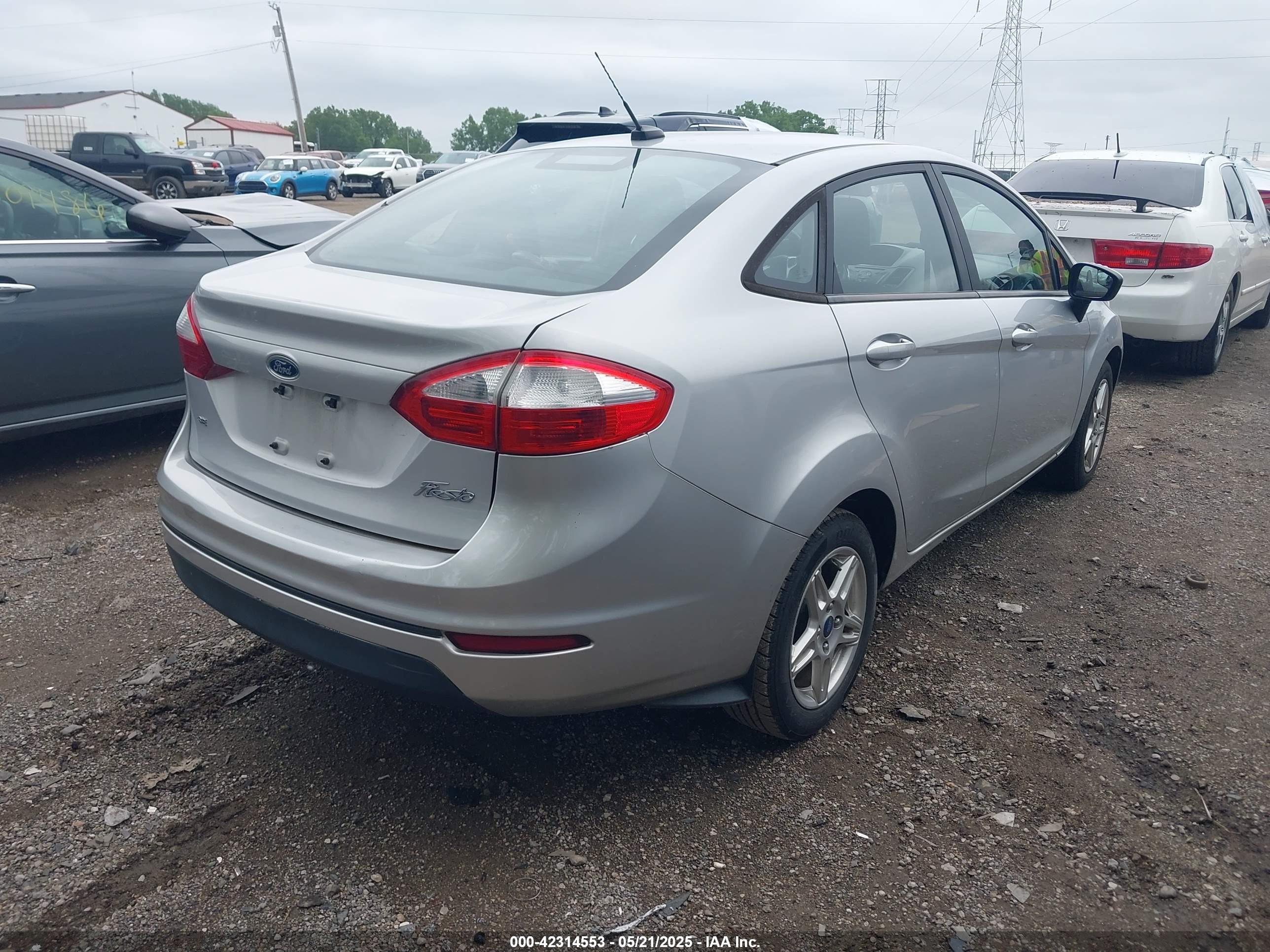 FORD FIESTA image 4