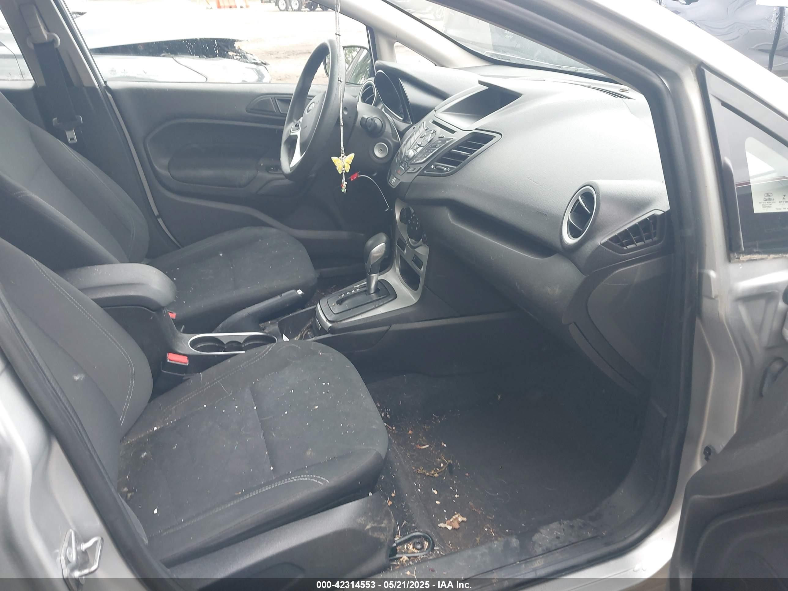 FORD FIESTA image 5