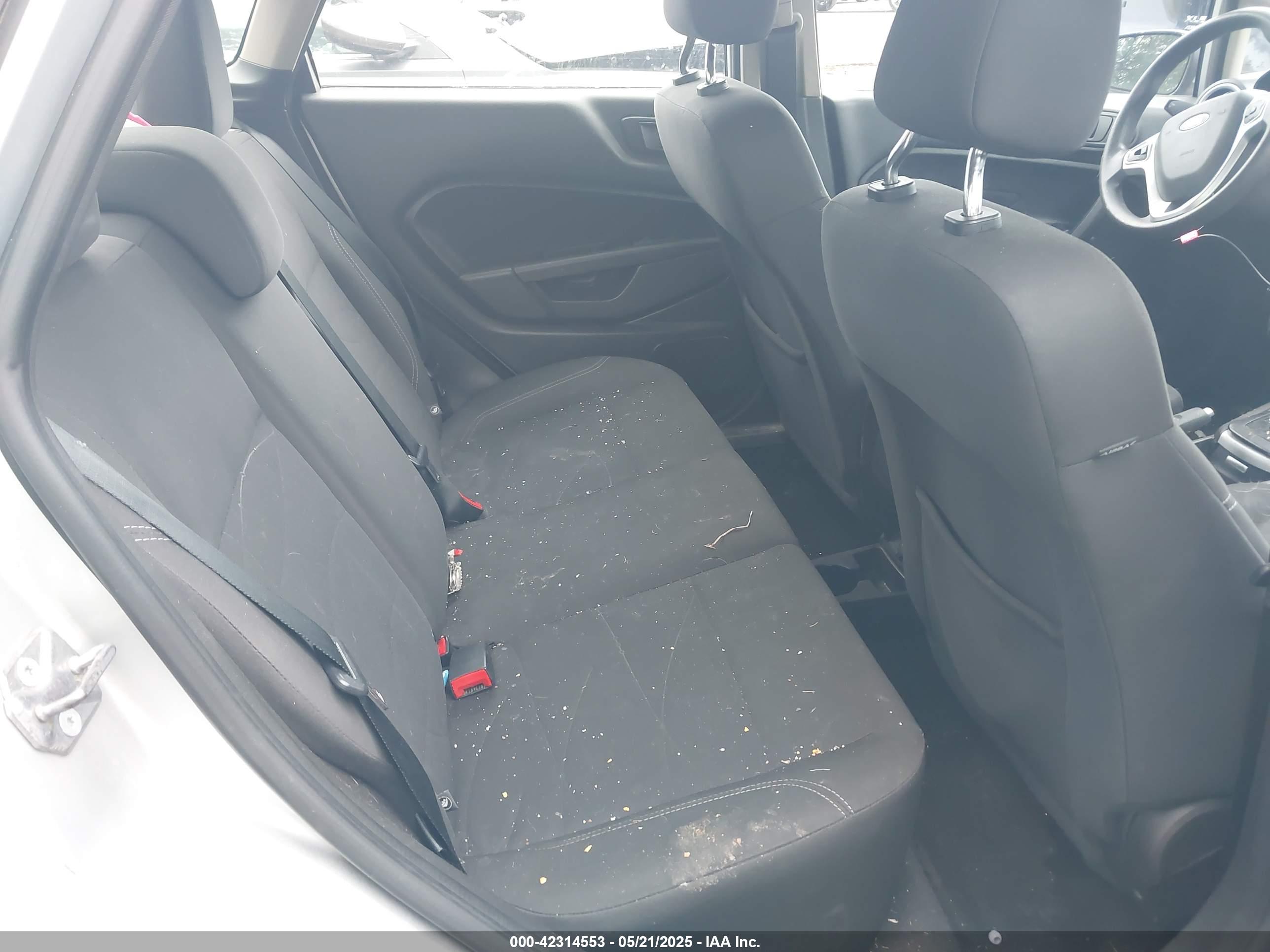 FORD FIESTA image 8