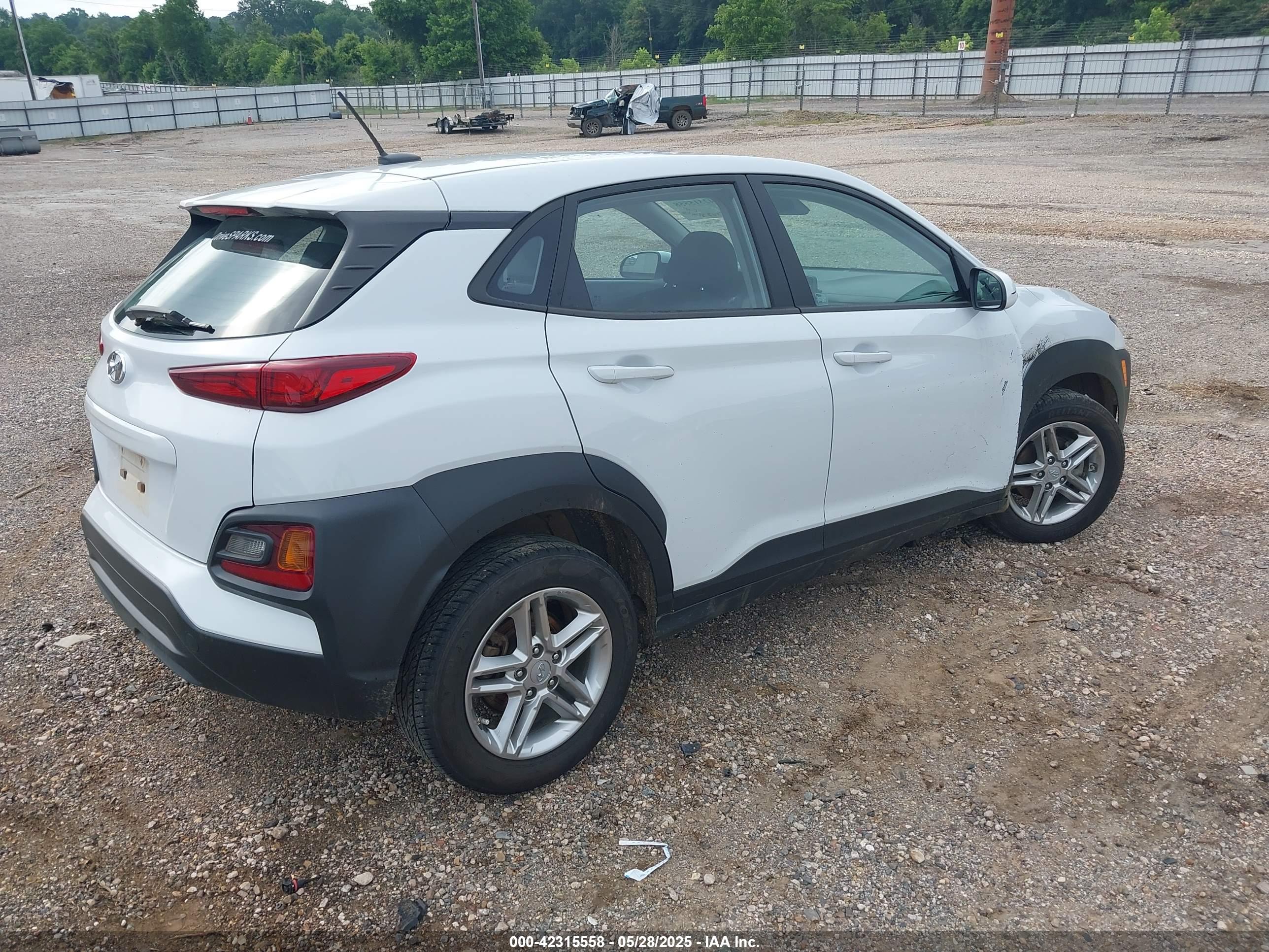HYUNDAI KONA image 4