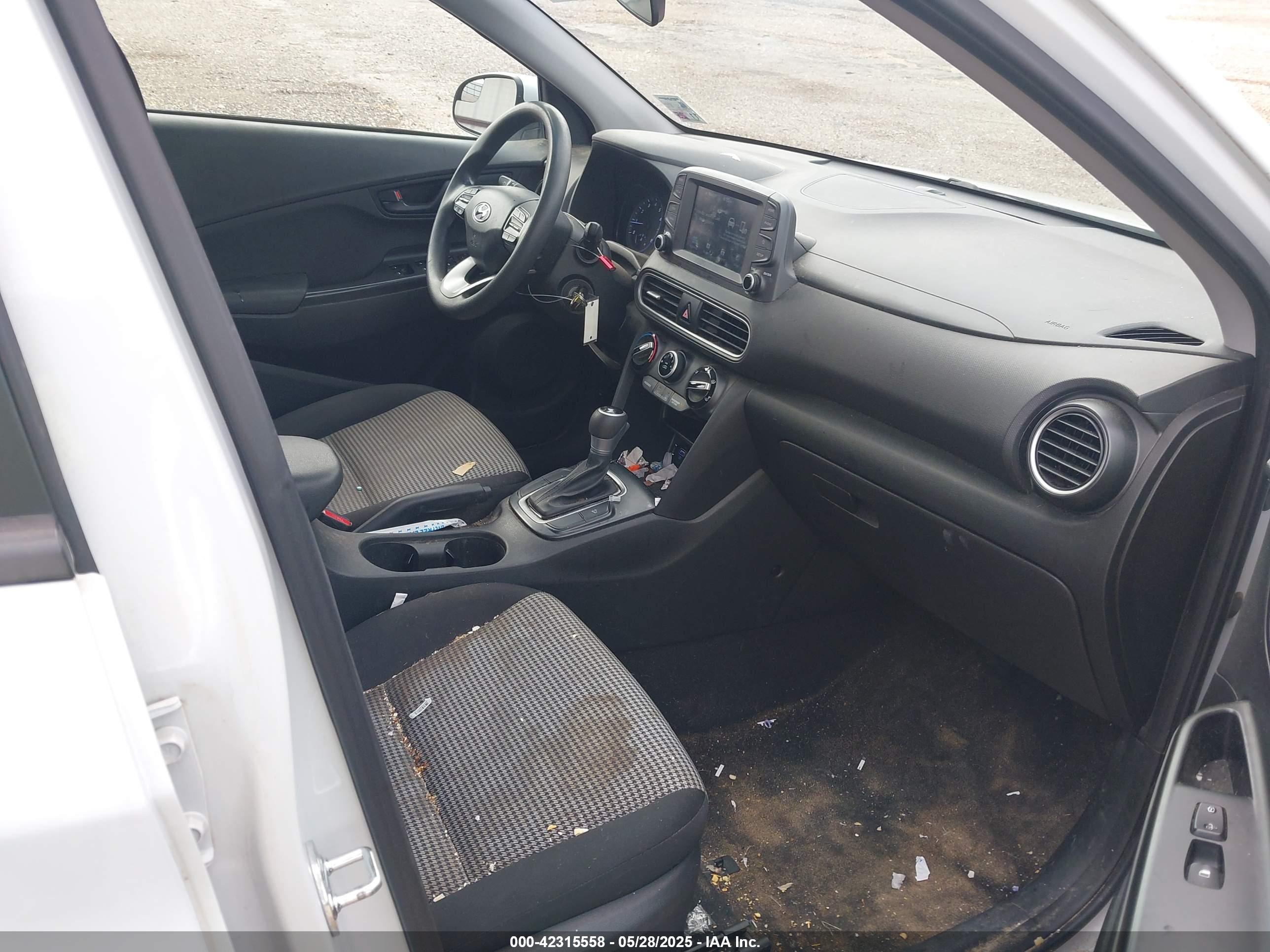 HYUNDAI KONA image 5