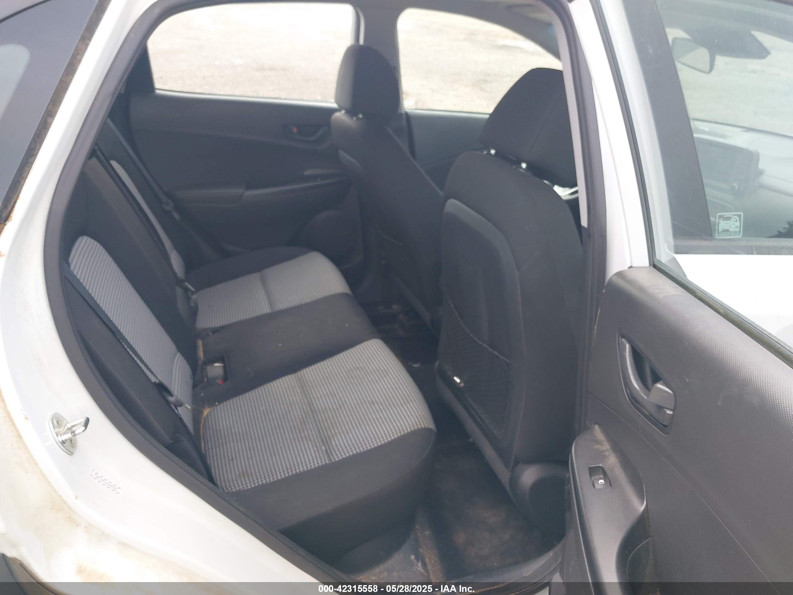 HYUNDAI KONA image 8