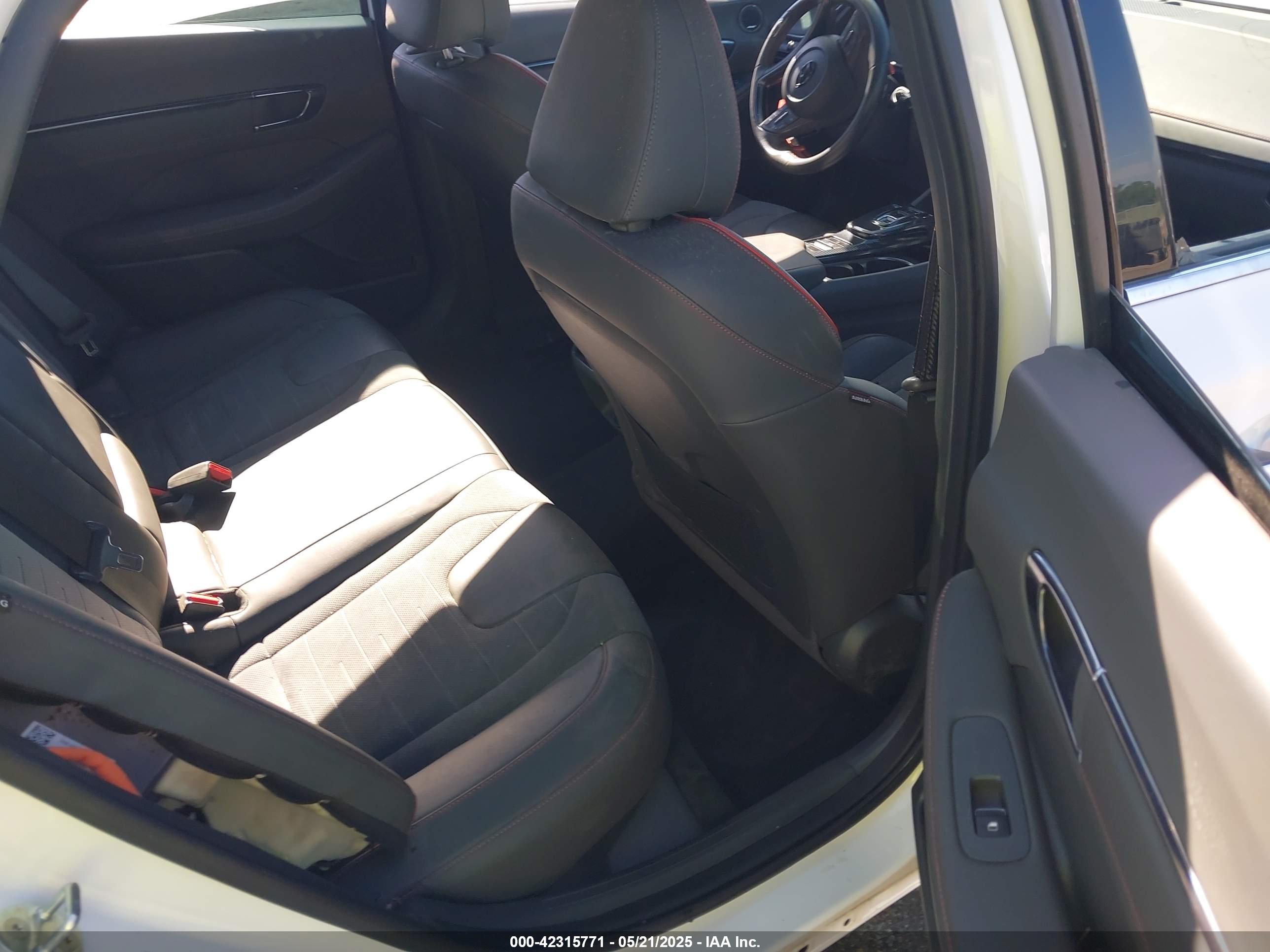 HYUNDAI SONATA image 8