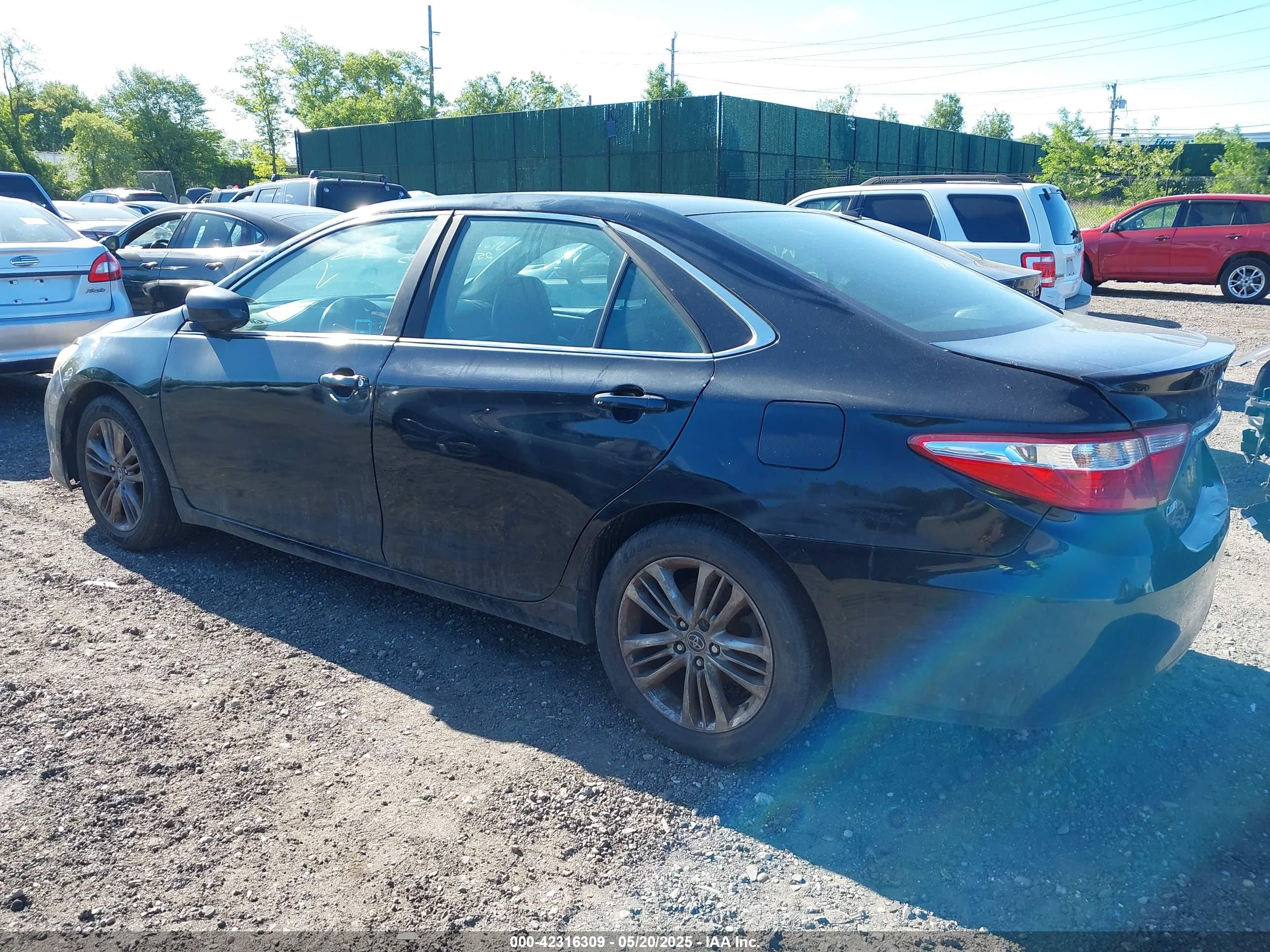 TOYOTA CAMRY image 3