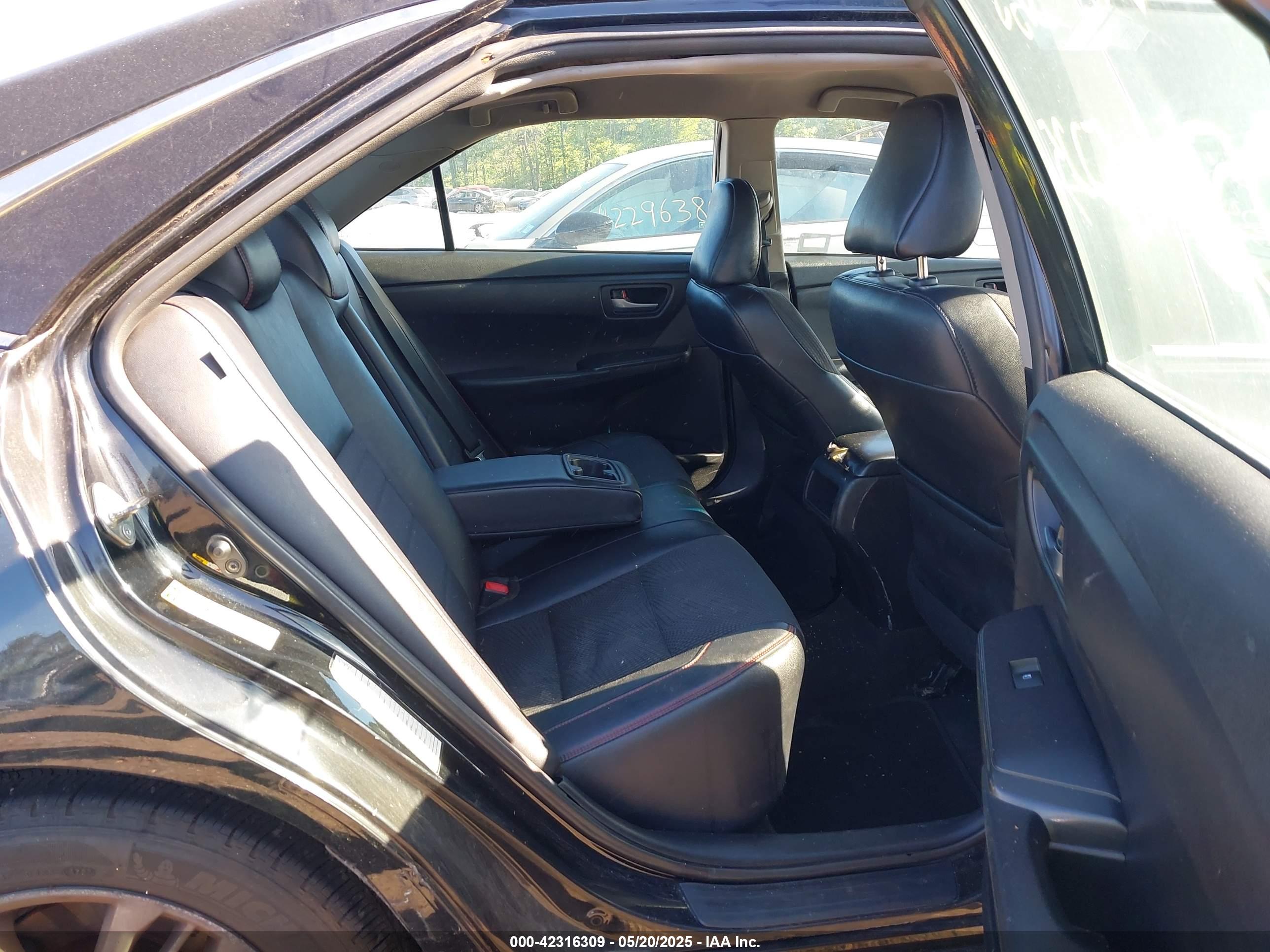 TOYOTA CAMRY image 8