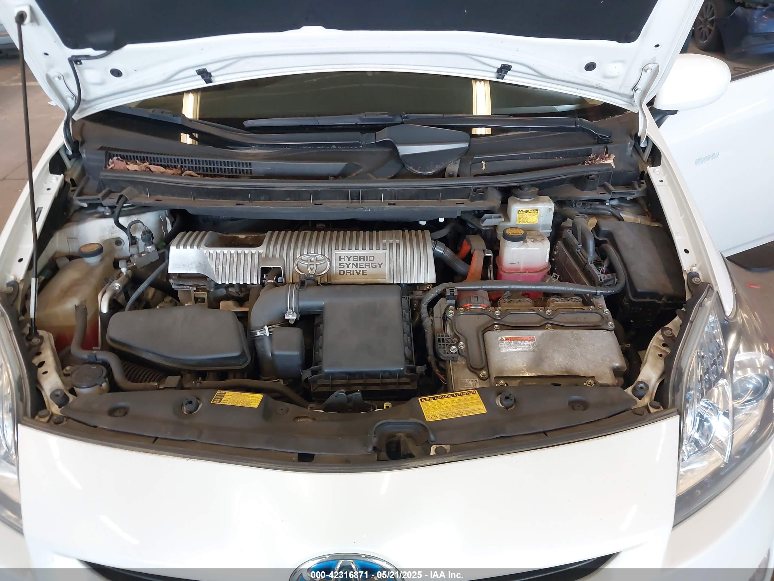 TOYOTA PRIUS image 10