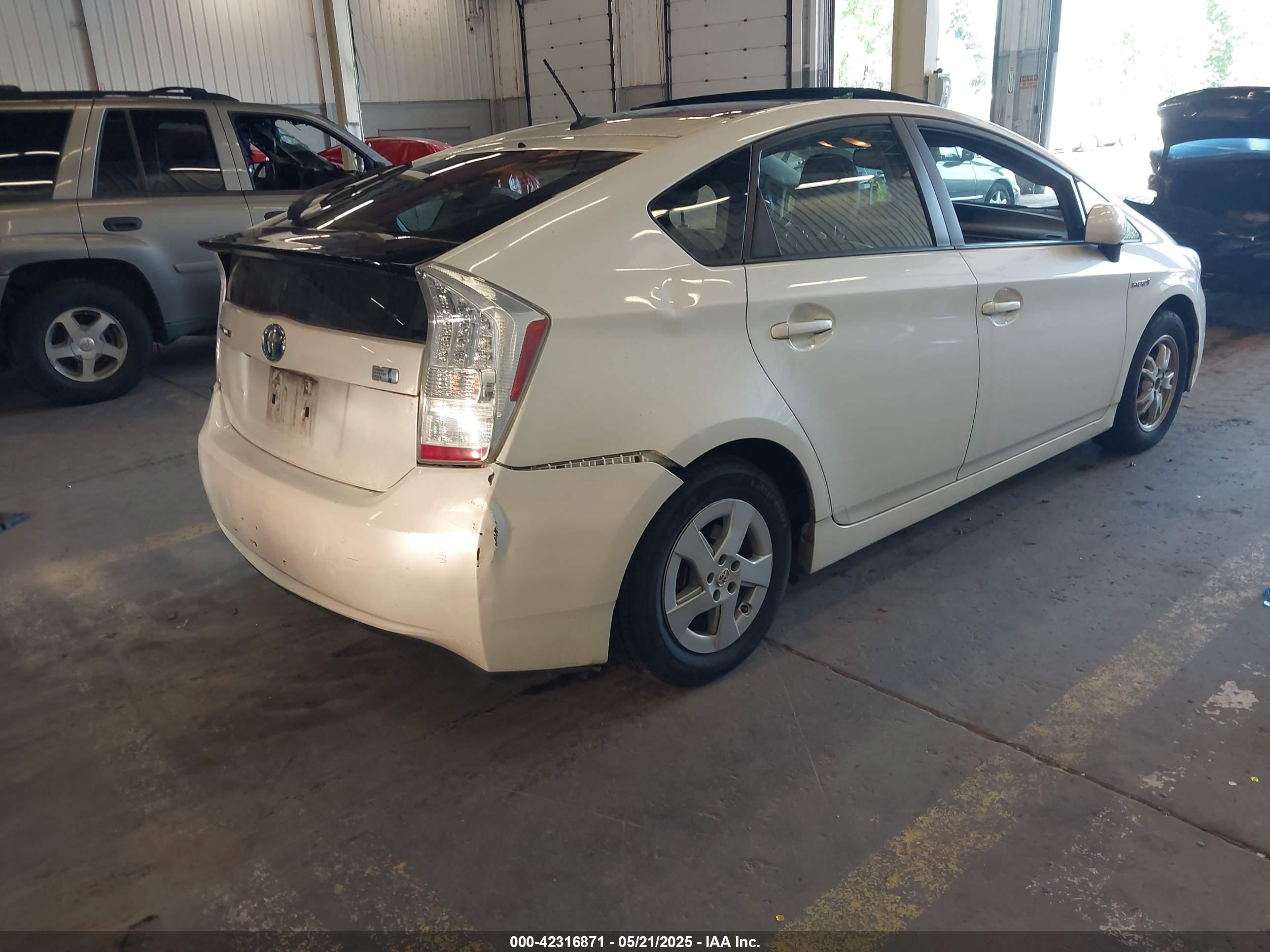 TOYOTA PRIUS image 4