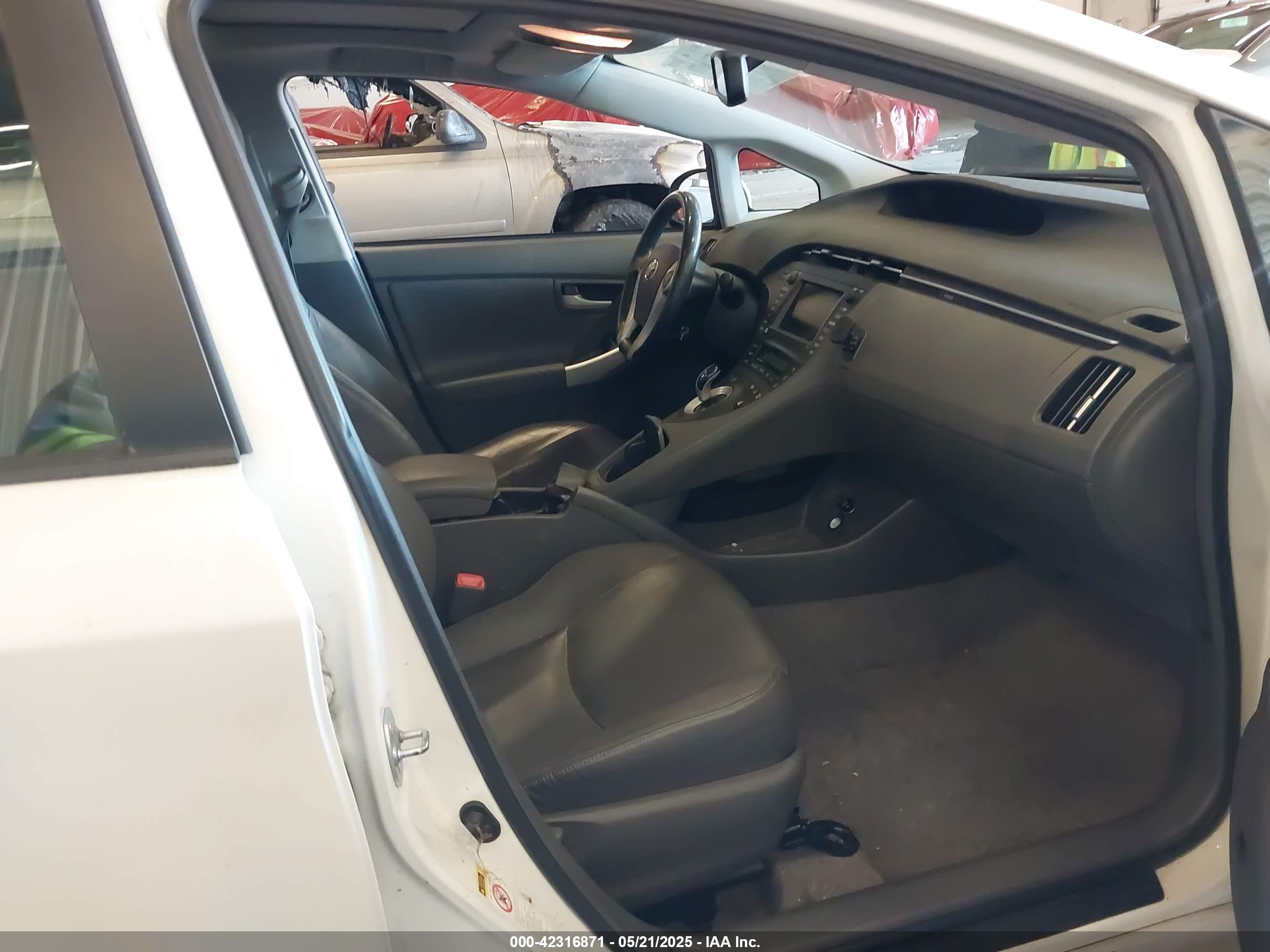 TOYOTA PRIUS image 5