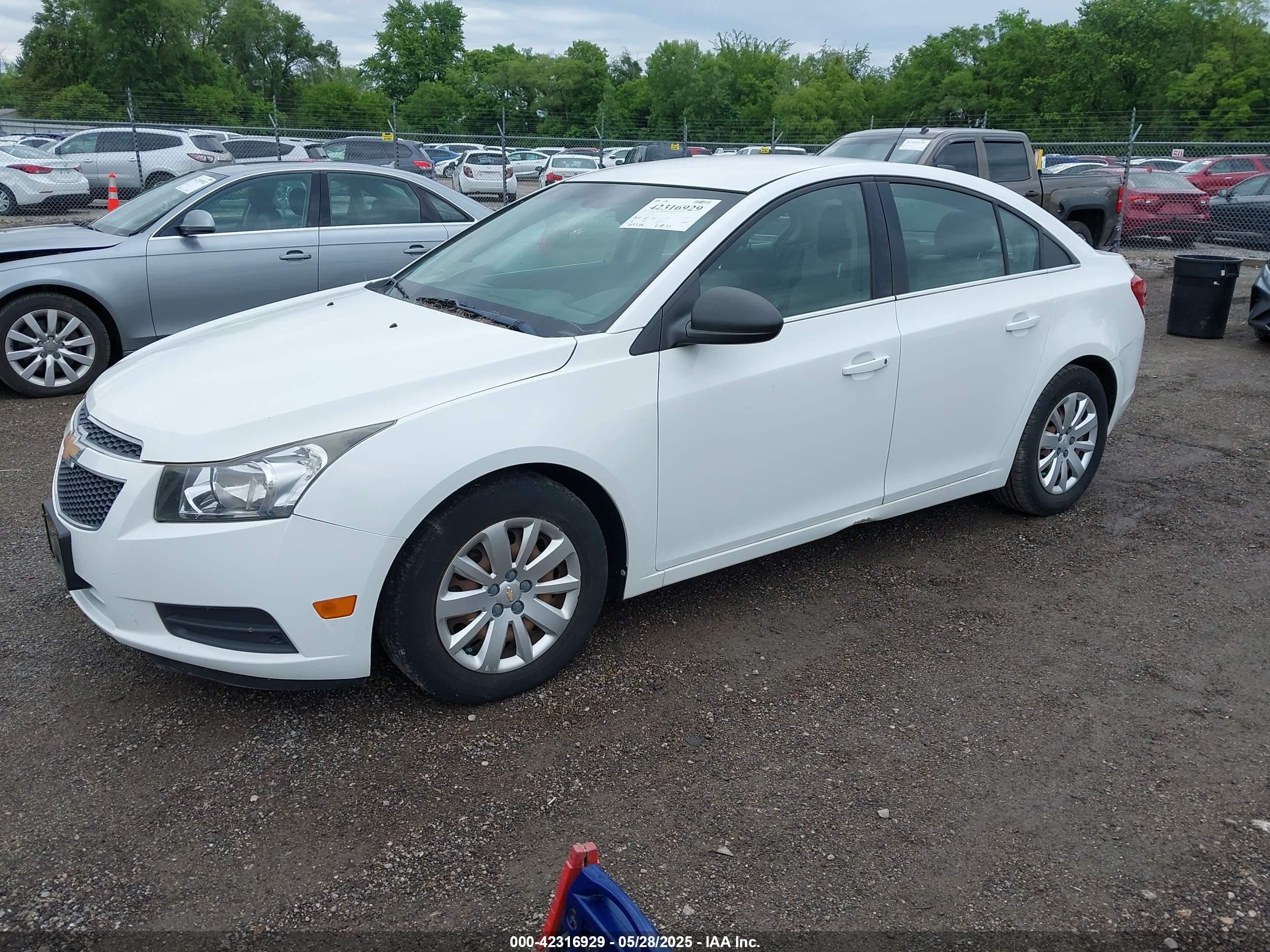CHEVROLET CRUZE image 2