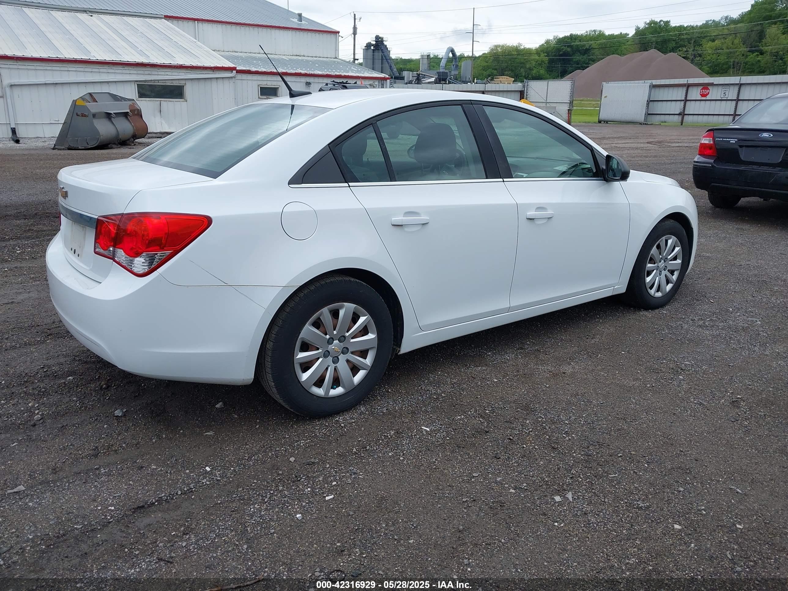 CHEVROLET CRUZE image 4